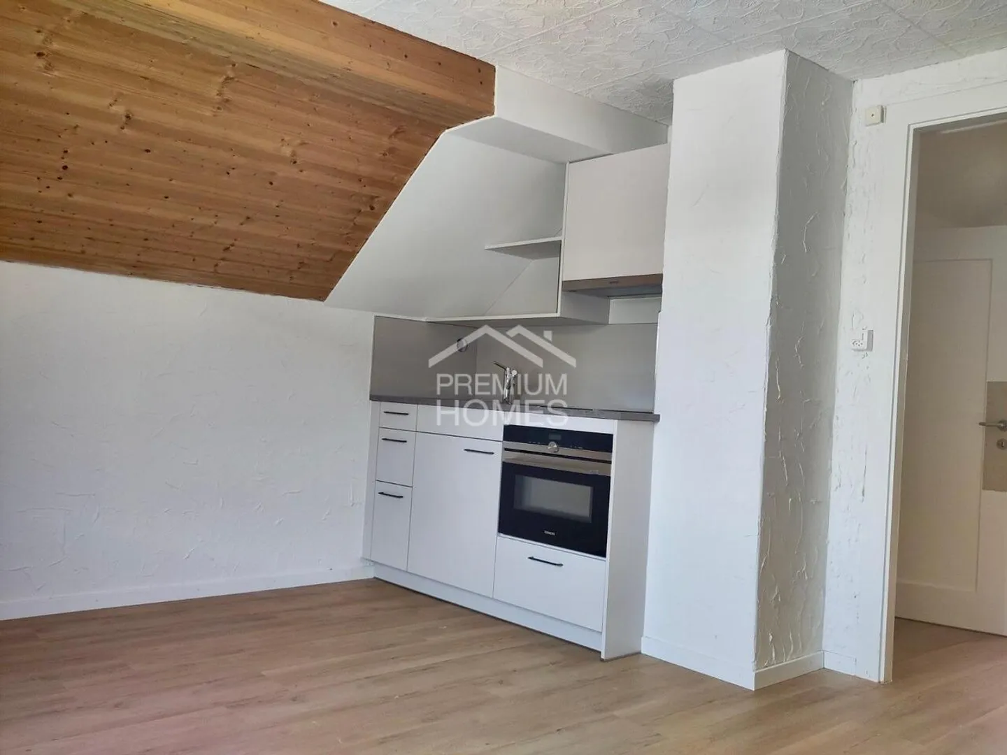 Versatile multi-generational house with potential in a prime location - Photo 6 of 9