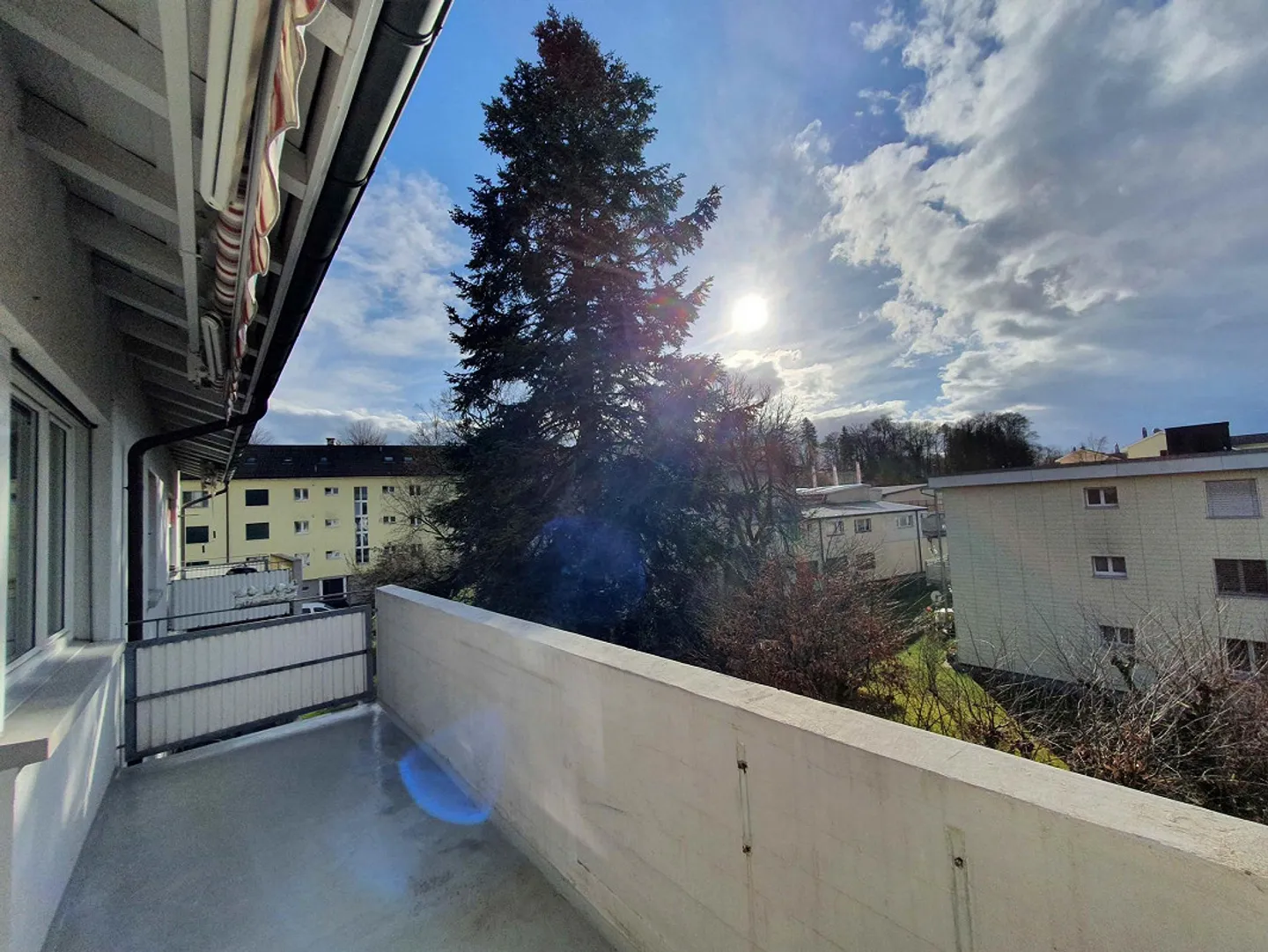 Belle, lumineuse et calme appartement de 4 1/2 pièces au dernier étage avec balcon ouest - Photo 13 sur 13