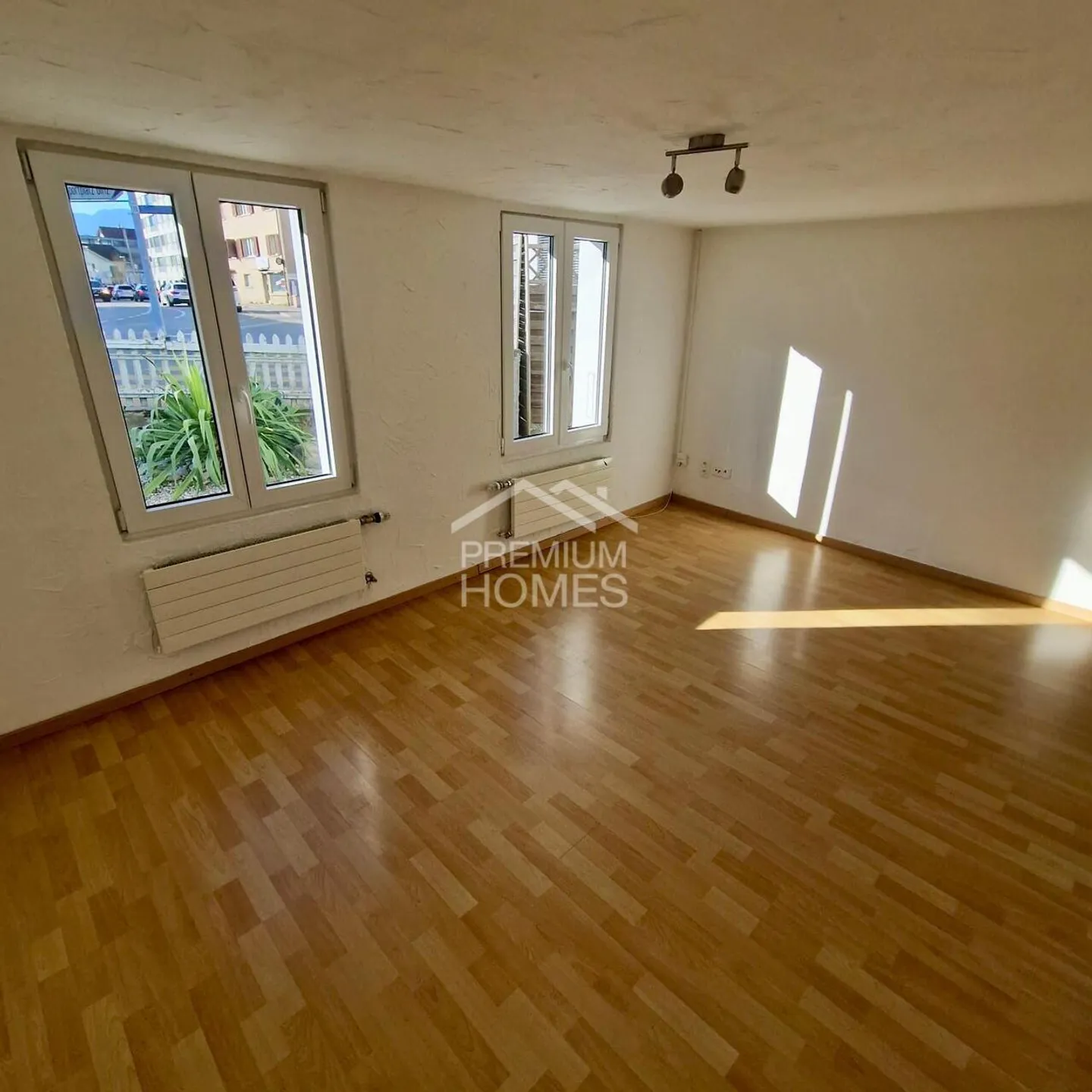 Versatile multi-generational house with potential in a prime location - Photo 3 of 9