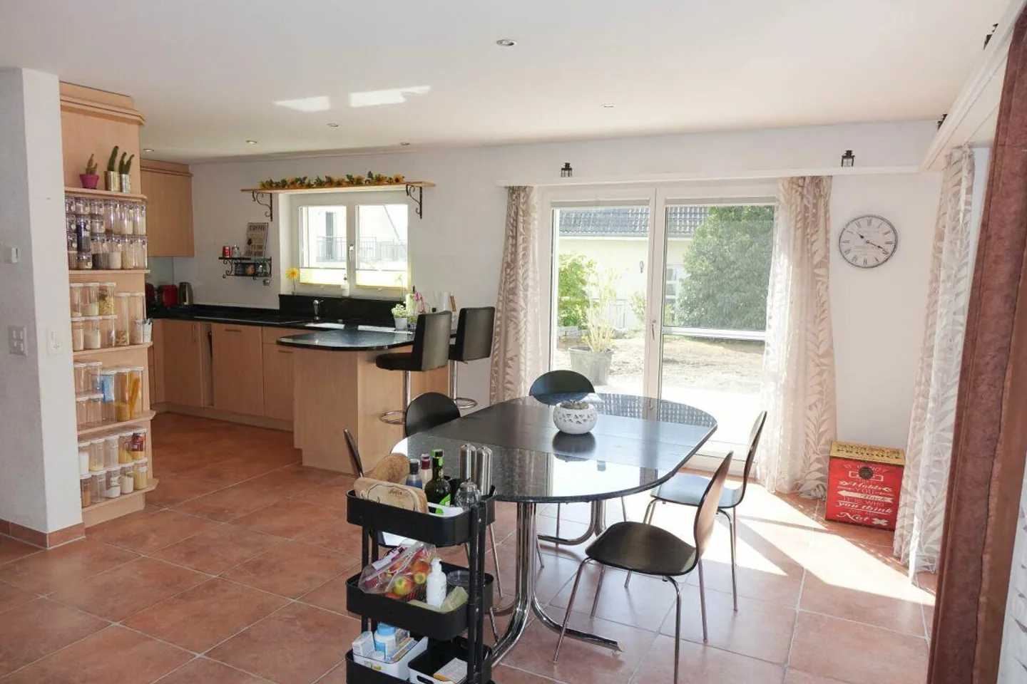 Casa indipendente di 5,5 locali con grande giardino in posizione fiscale favorevole - Foto 4 di 15