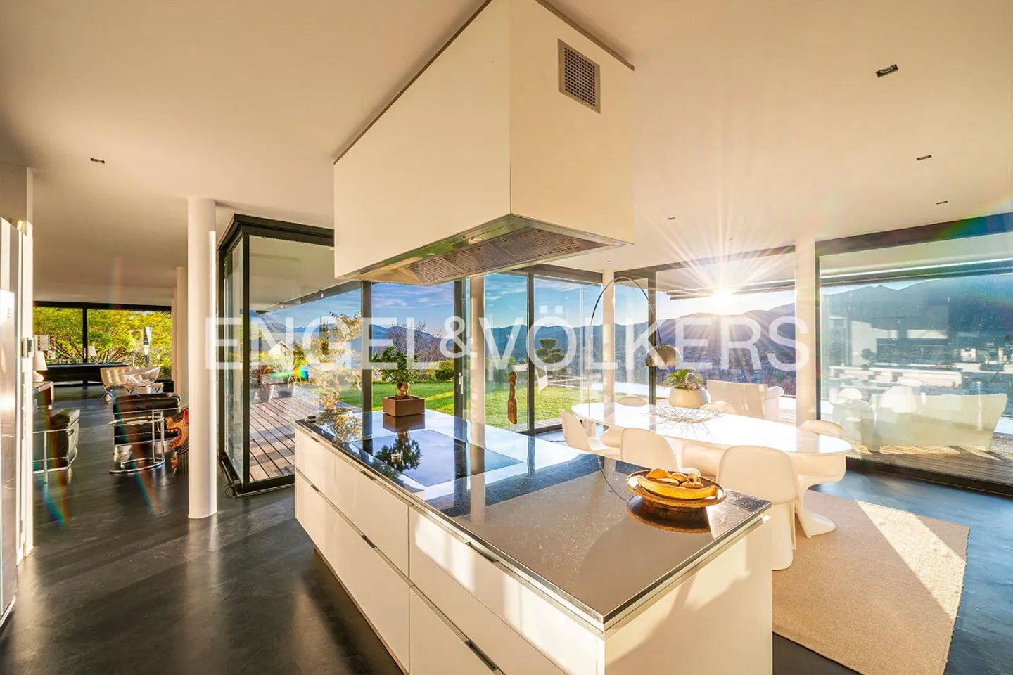 Exclusive modern house with pool and view of Lake Lugano - Photo 8 of 13