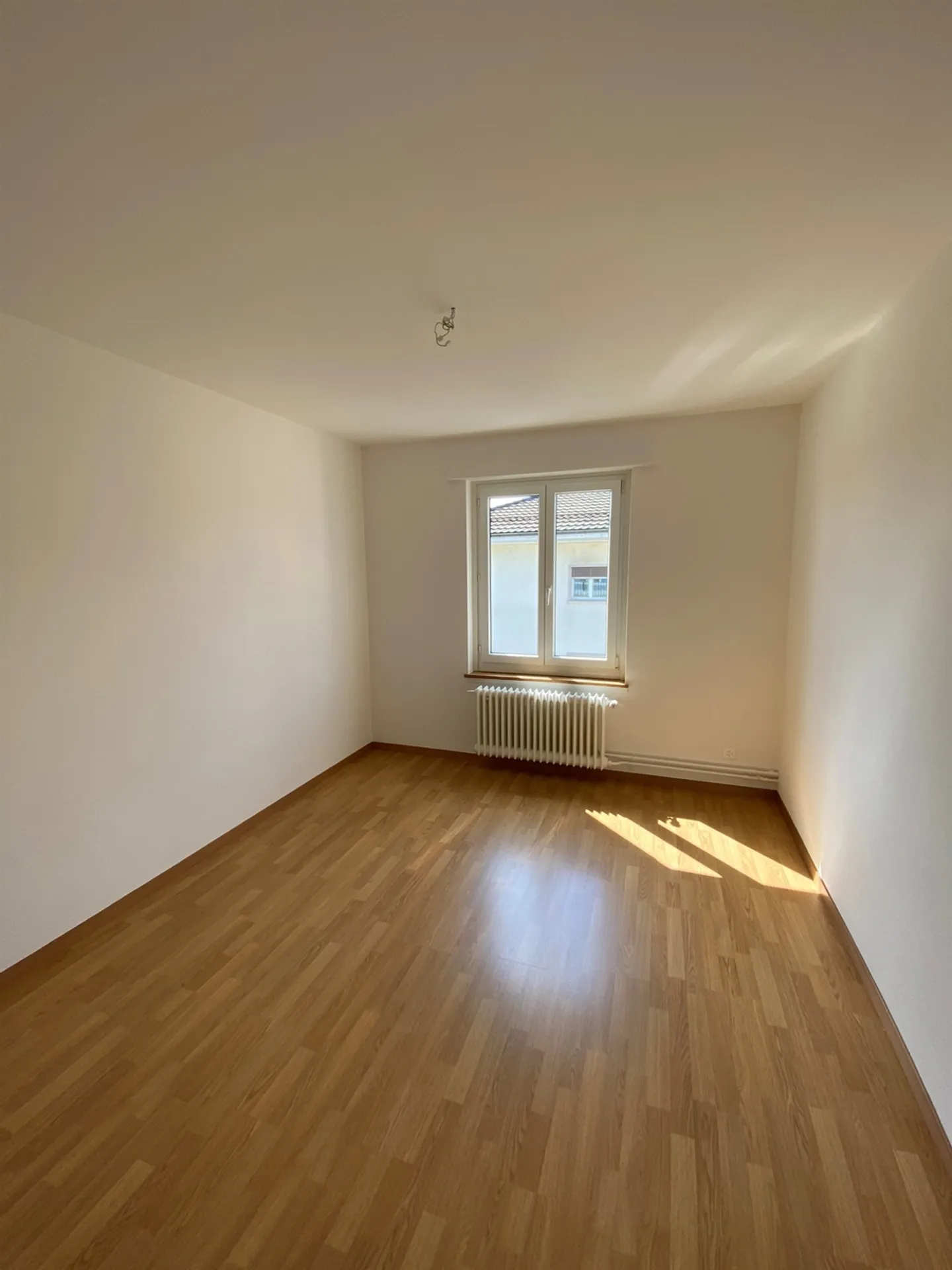 Helle 5.5 Zimmerwohnung in gepflegter Liegenschaft - Foto 4 di 5