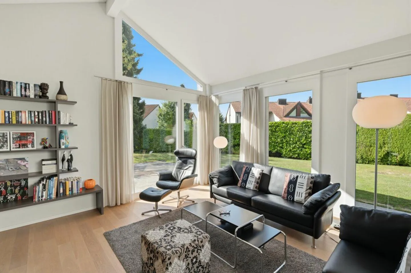 Freistehendes Einfamilienhaus mit Privatsphäre - Foto 2 von 6