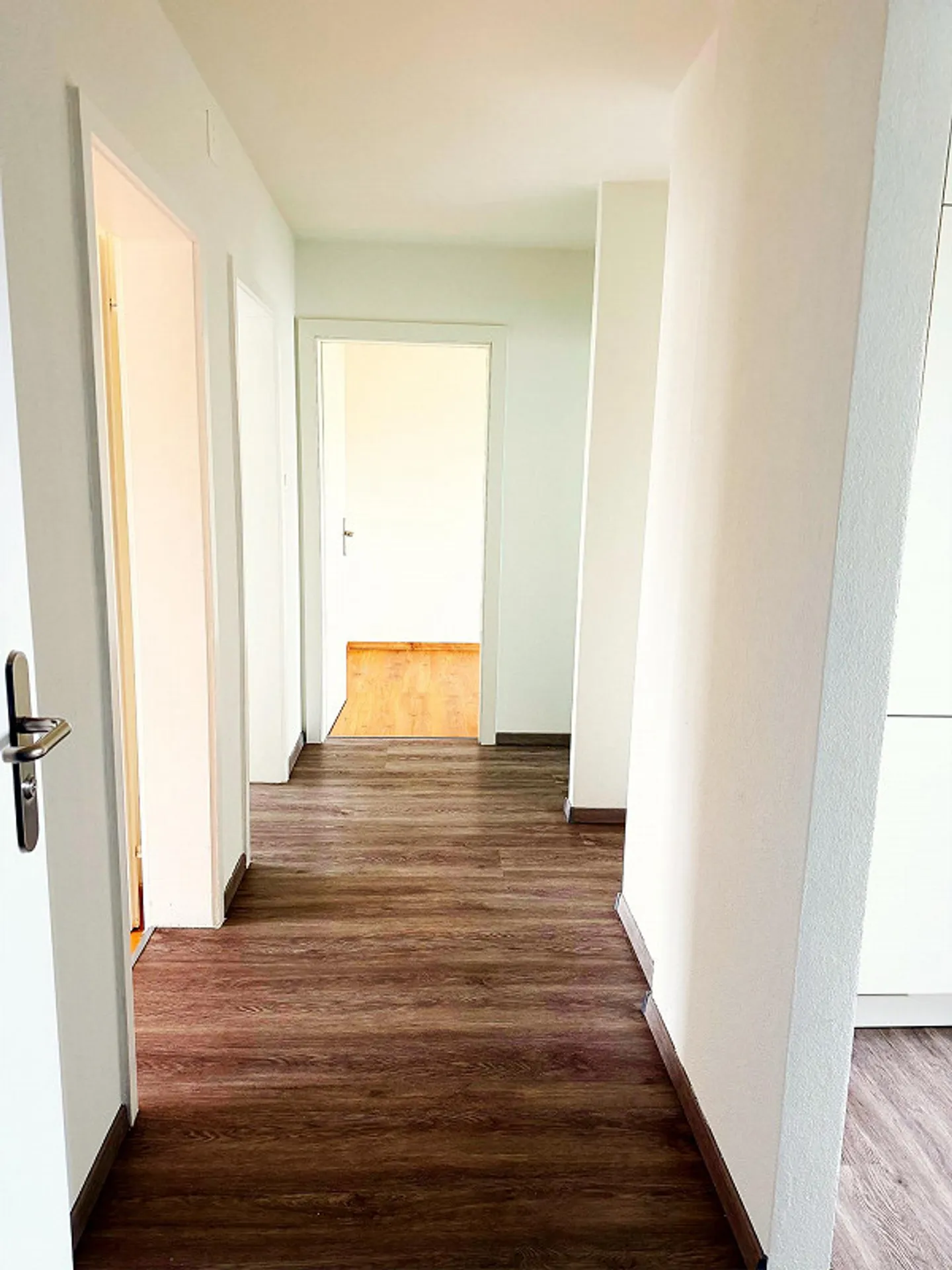 Charming 3.5-room apartment with balcony and beautiful view in Stachen - Photo 2 of 8