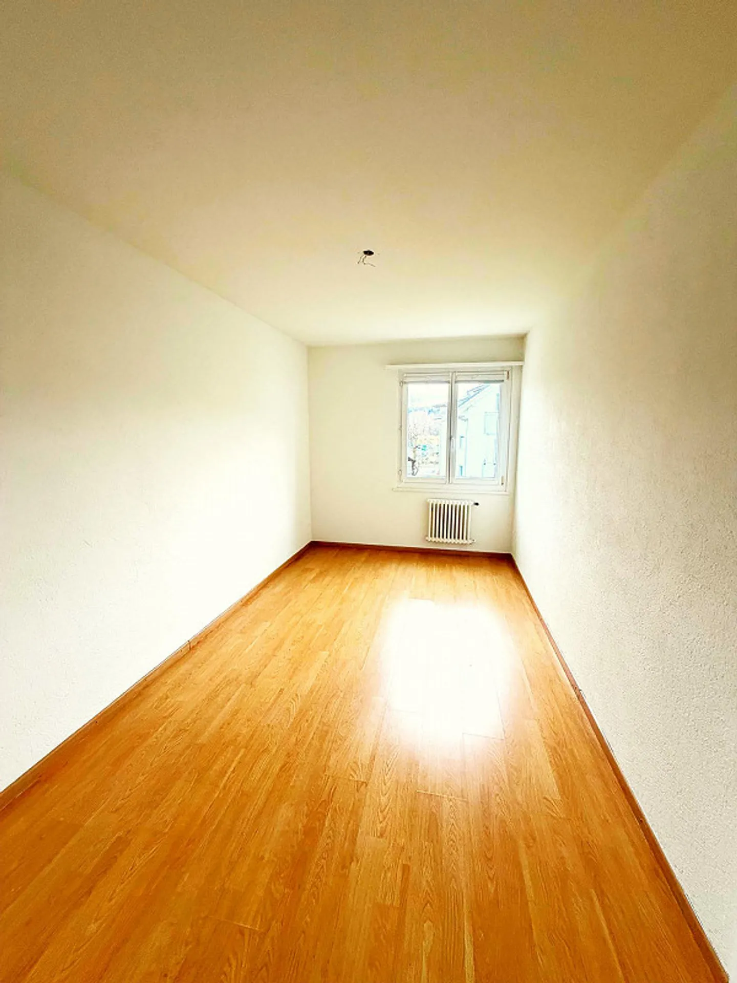 Charming 3.5-room apartment with balcony and beautiful view in Stachen - Photo 6 of 8