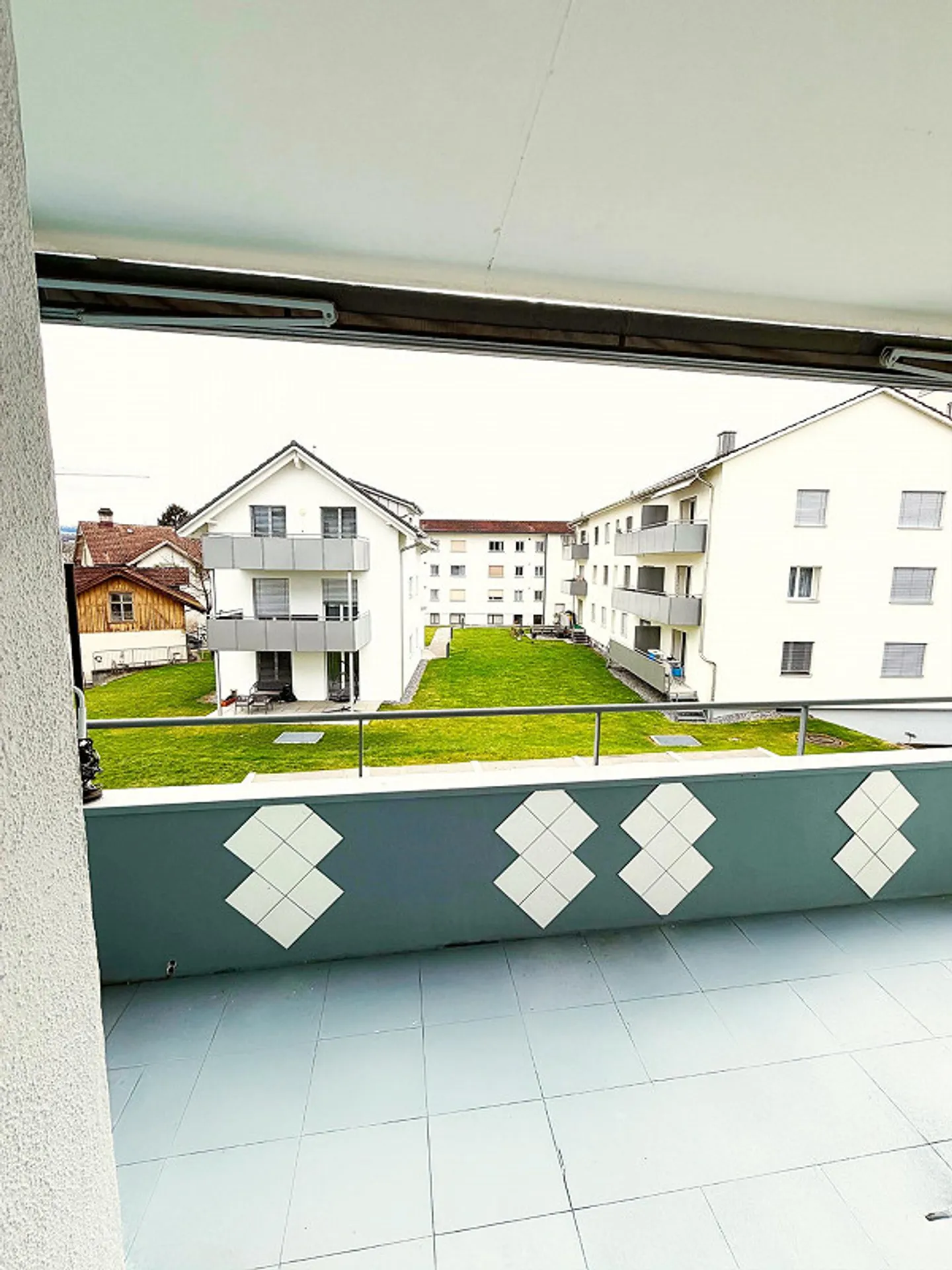 Charming 3.5-room apartment with balcony and beautiful view in Stachen - Photo 5 of 8