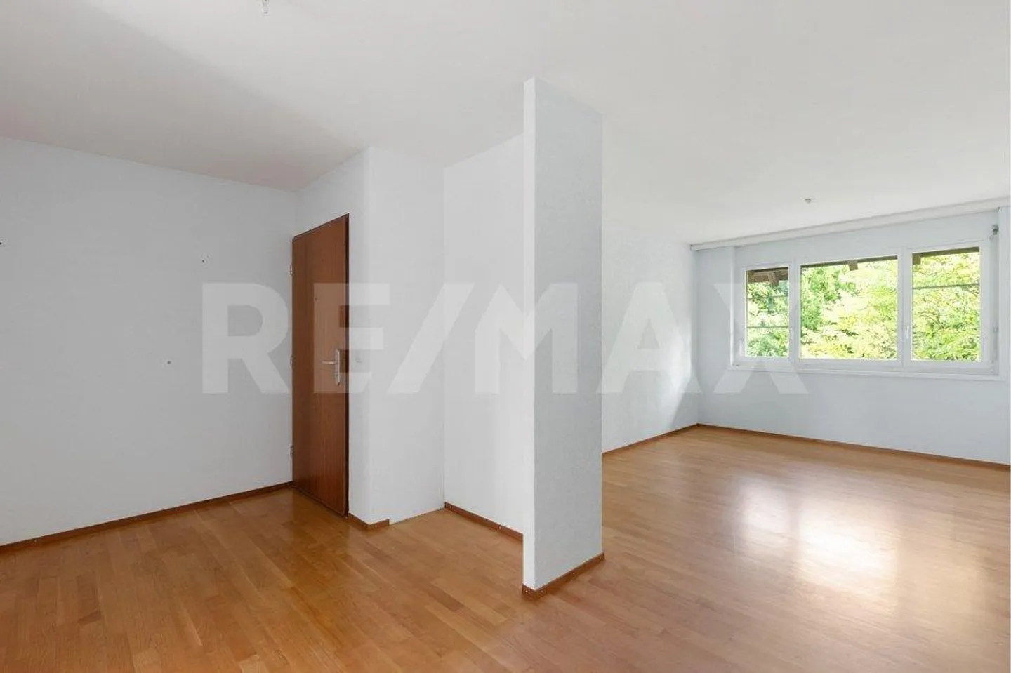 Spacious 6-room condominium in the heart of Winterthur - Photo 3 of 13