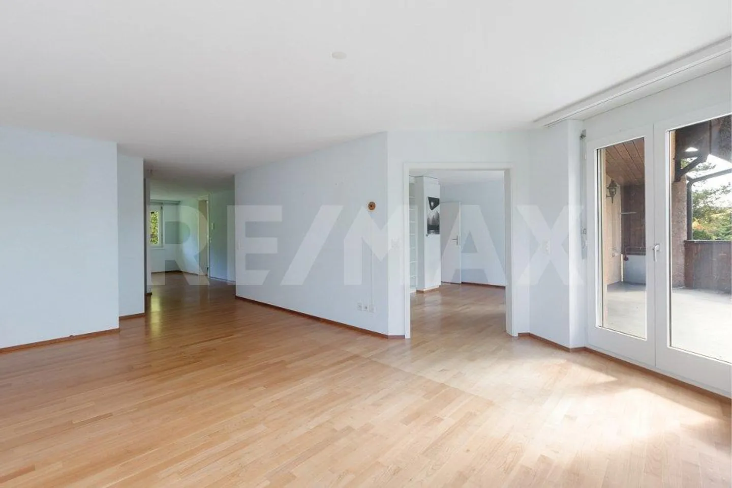 Spacious 6-room condominium in the heart of Winterthur - Photo 4 of 13