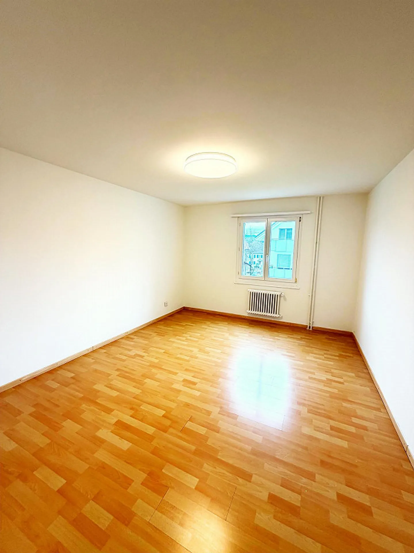 Charming 3.5-room apartment with balcony and beautiful view in Stachen - Photo 7 of 8