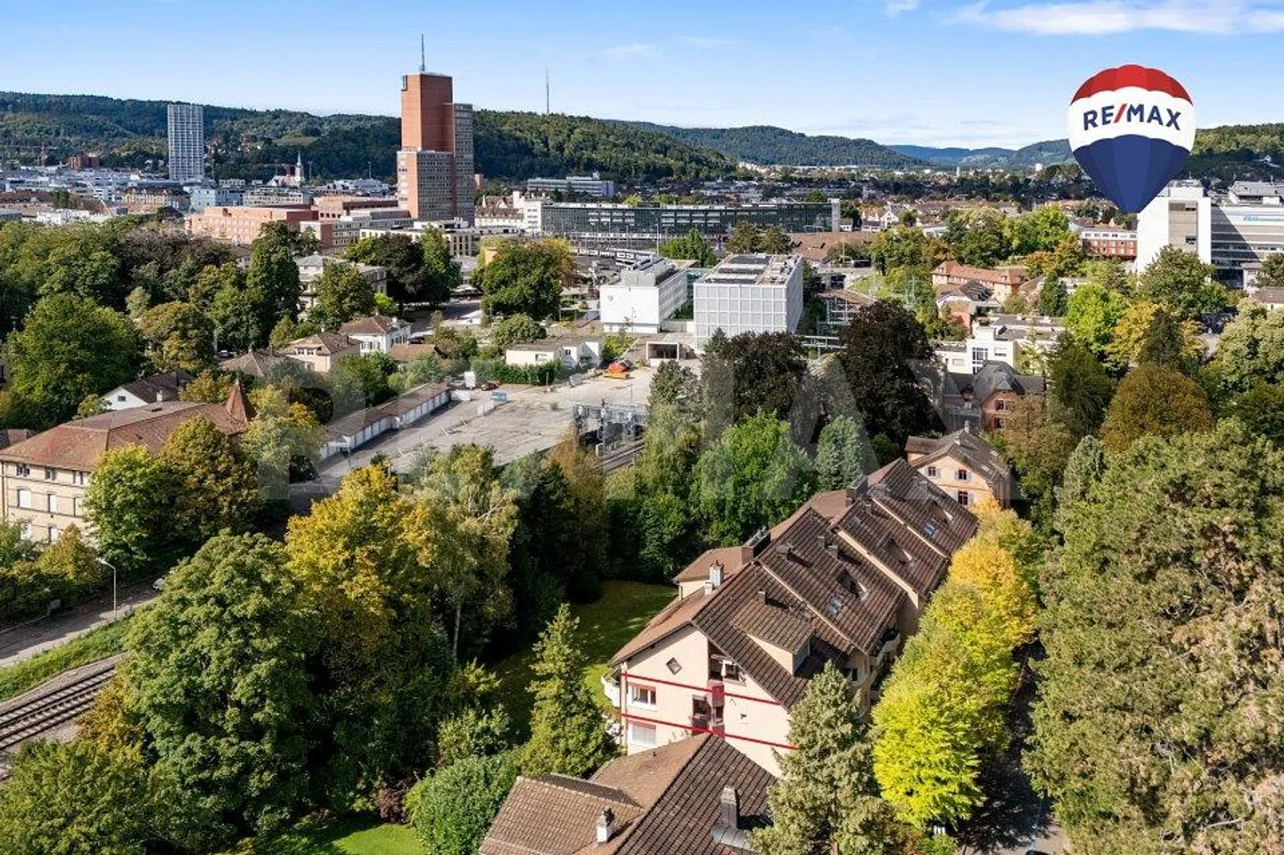 Spacious 6-room condominium in the heart of Winterthur - Photo 1 of 13