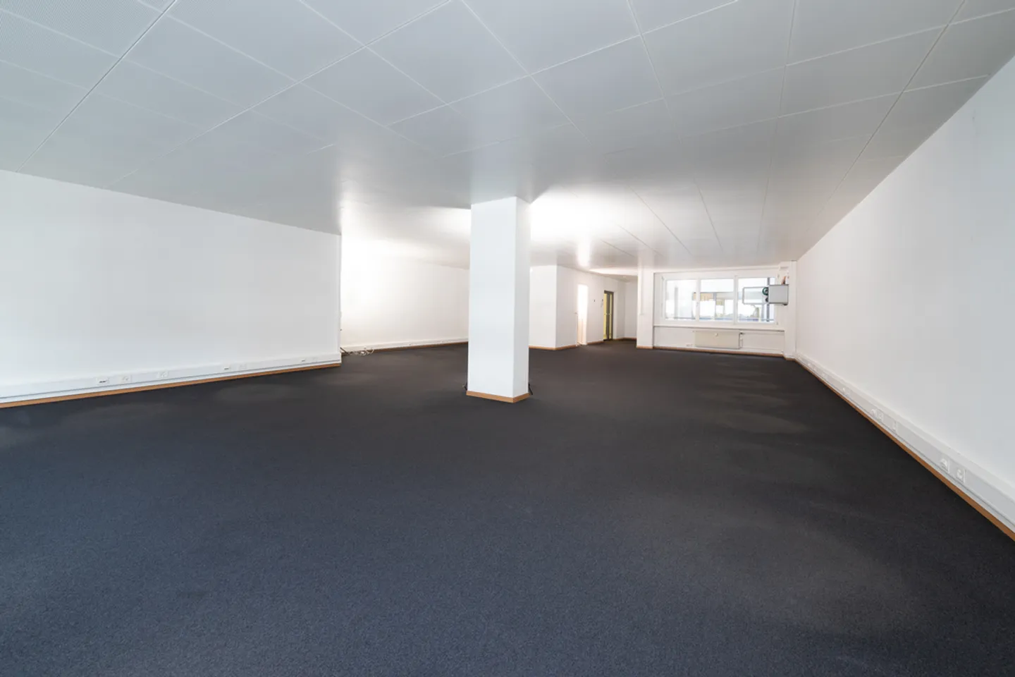 Espace de bureau attrayant au centre - Photo 2 sur 4