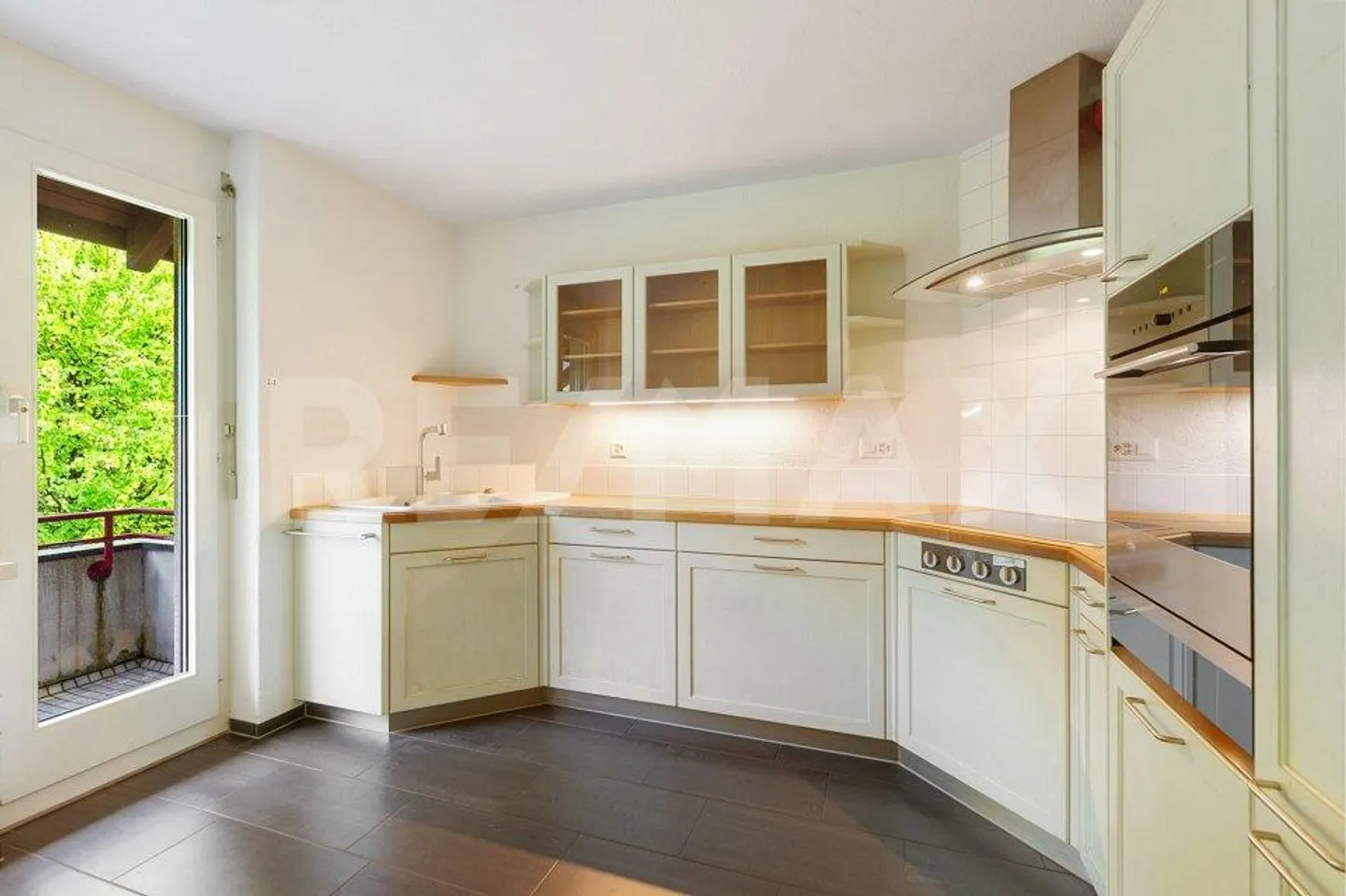 Spacious 6-room condominium in the heart of Winterthur - Photo 9 of 13
