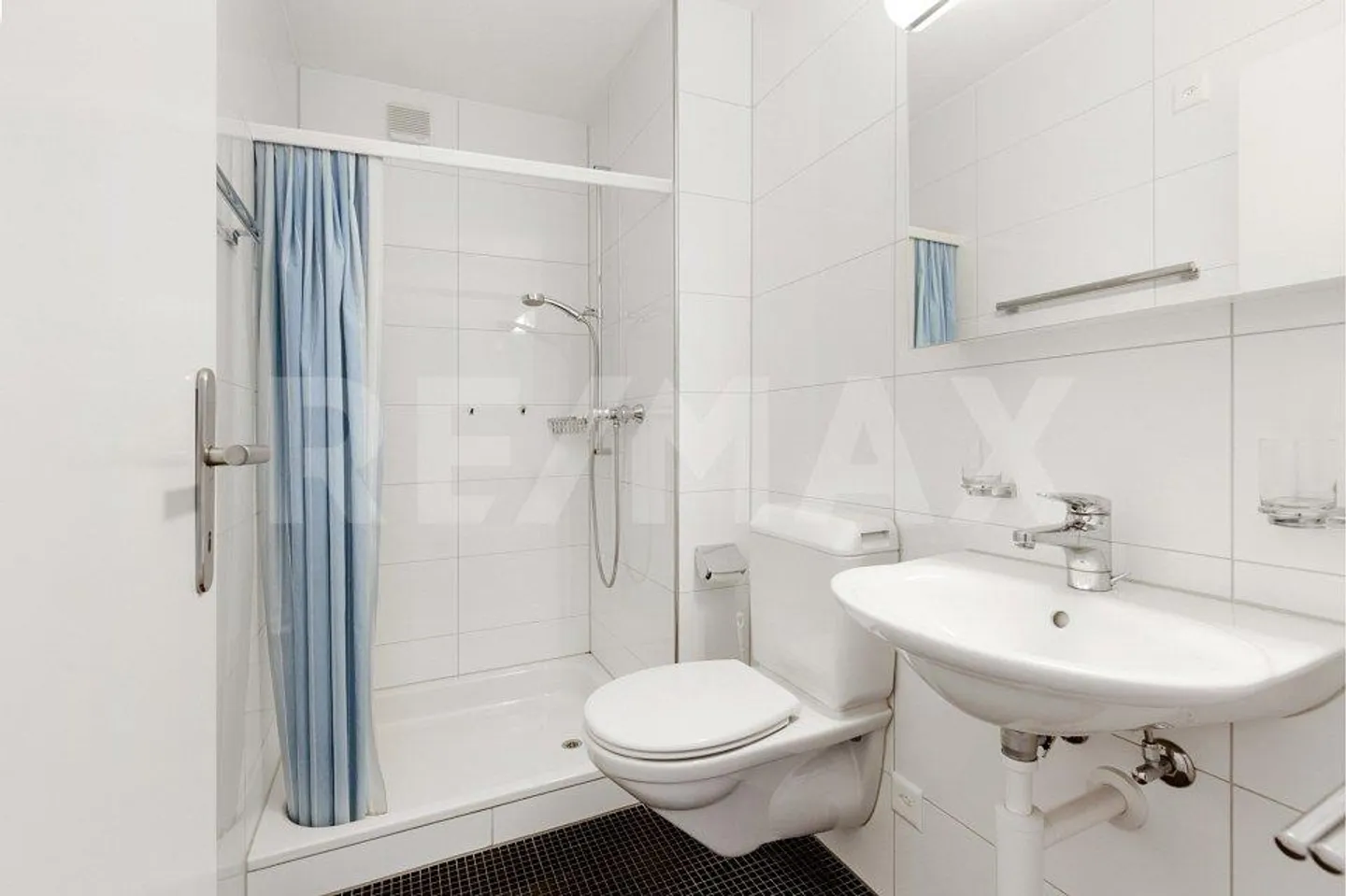 Spacious 6-room condominium in the heart of Winterthur - Photo 12 of 13