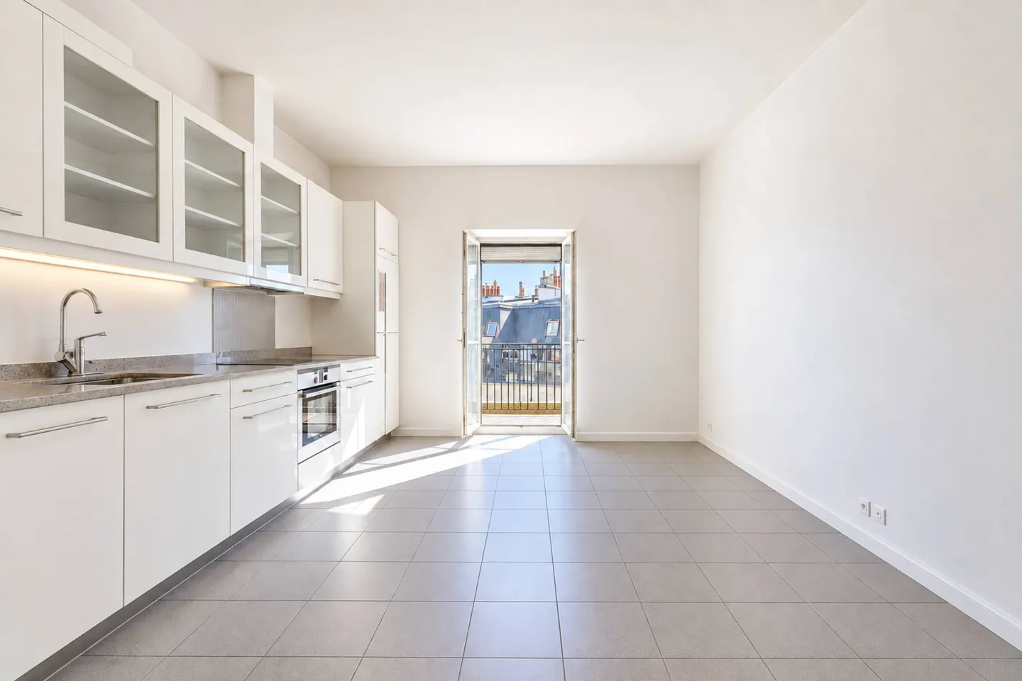 Elegant Apartment in Villa Toscane - Photo 5 of 12