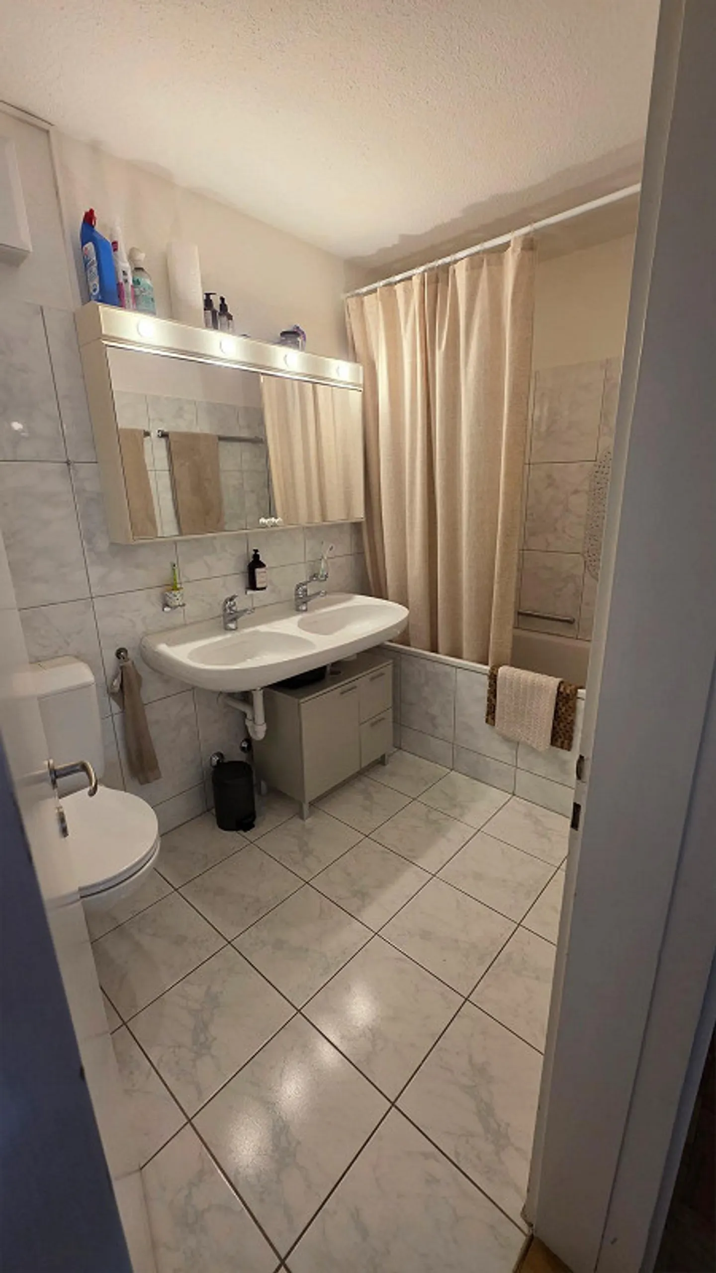 Helle 4-Zimmerwohnung mit Balkon - Foto 2 von 8
