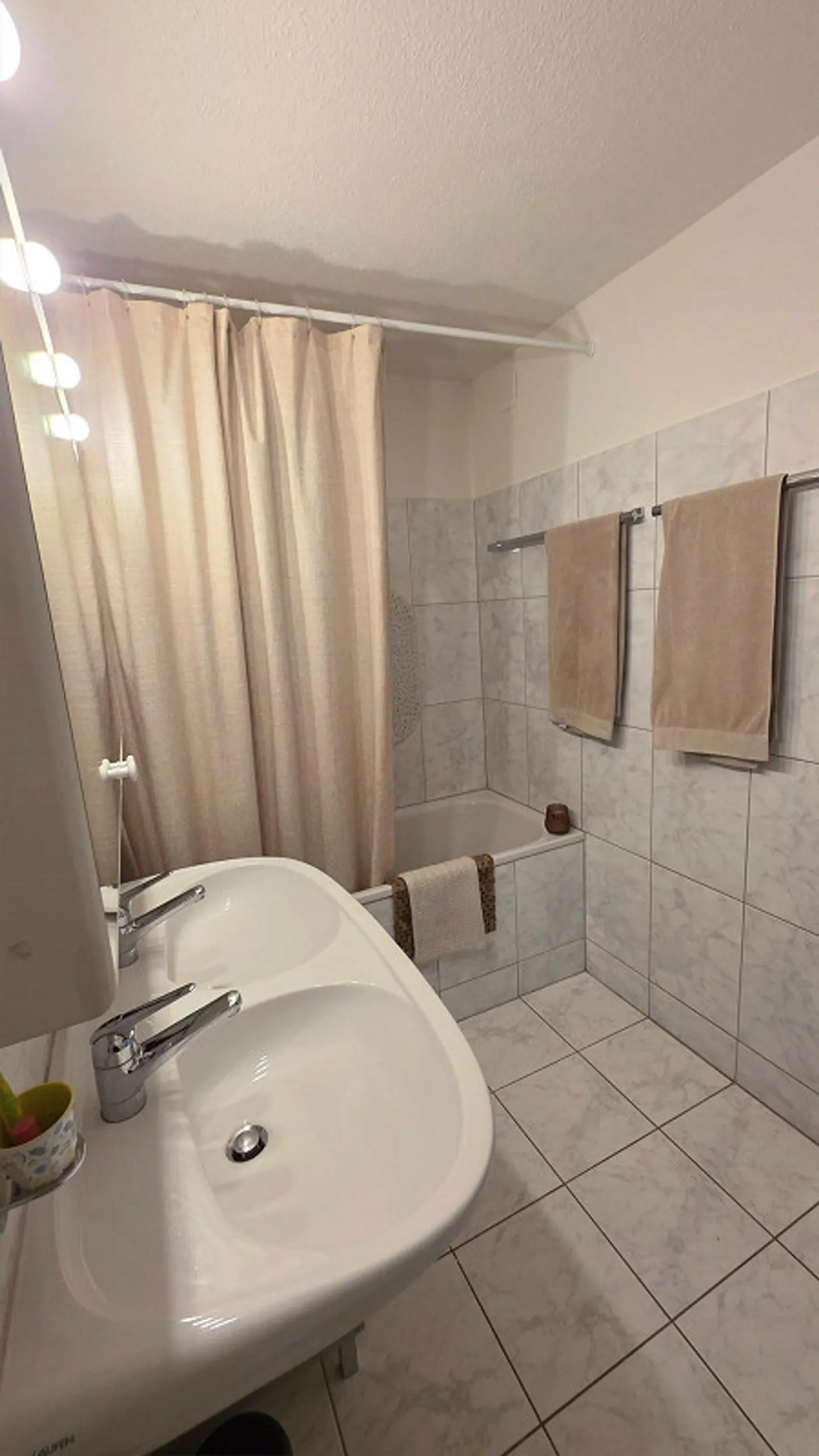 Helle 4-Zimmerwohnung mit Balkon - Foto 3 von 8