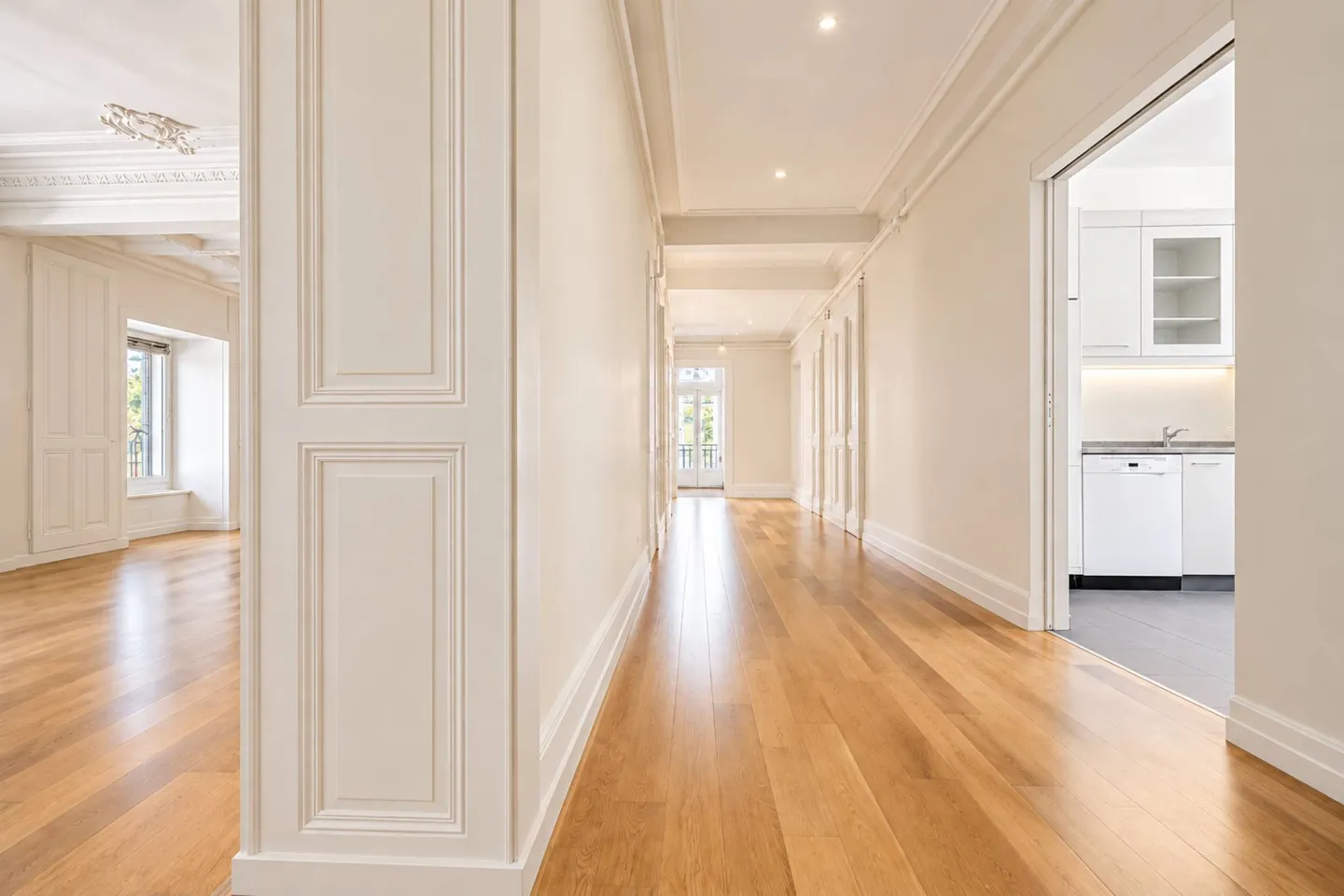 Elegant Apartment in Villa Toscane - Photo 4 of 12