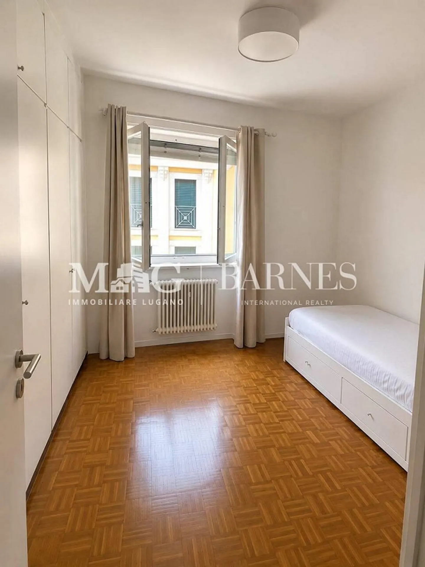 Lugano Centro: room in shared apartment. Lake view - Photo 2 of 7