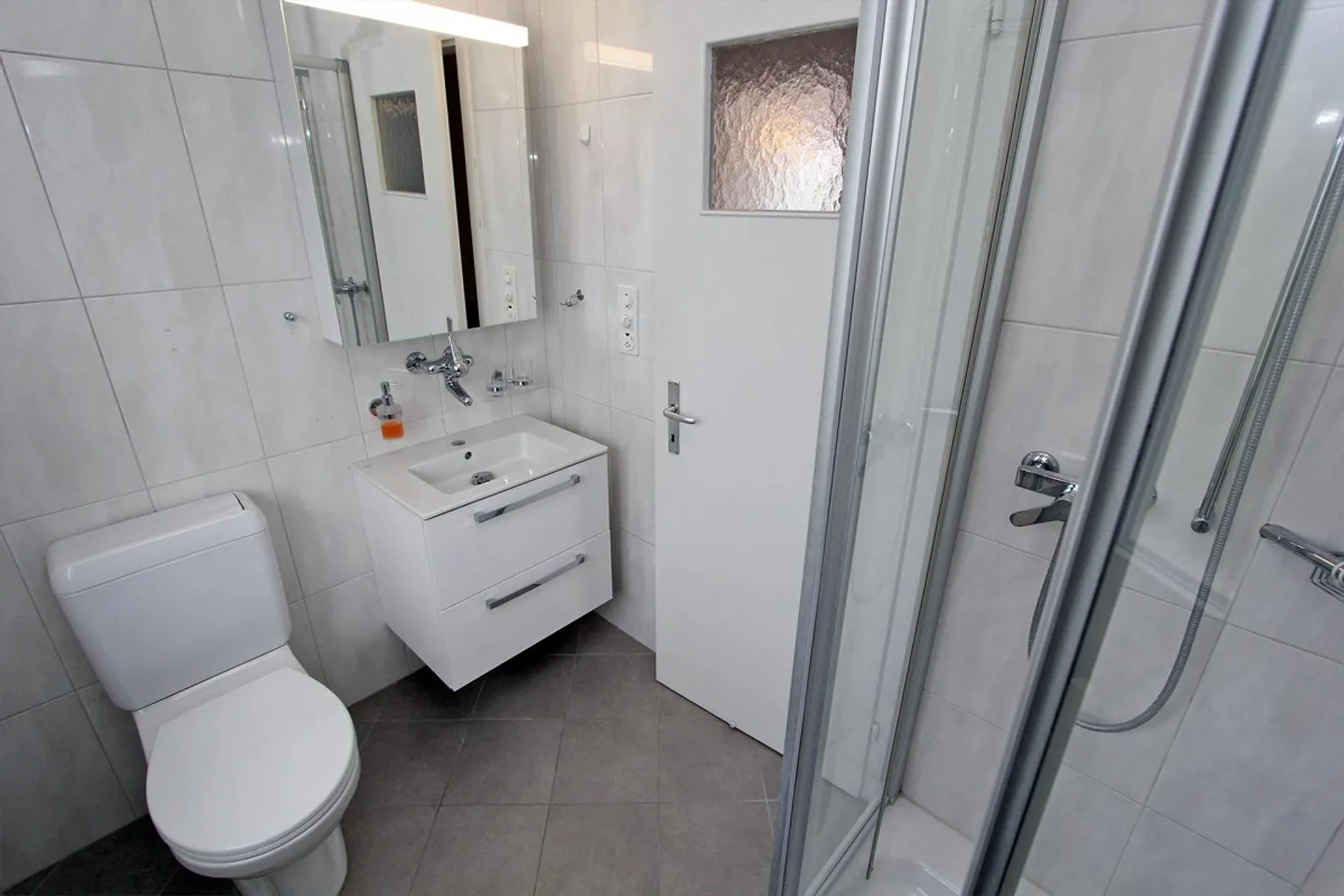 Let this charming cottage shine in all its new splendour - Photo 10 of 15