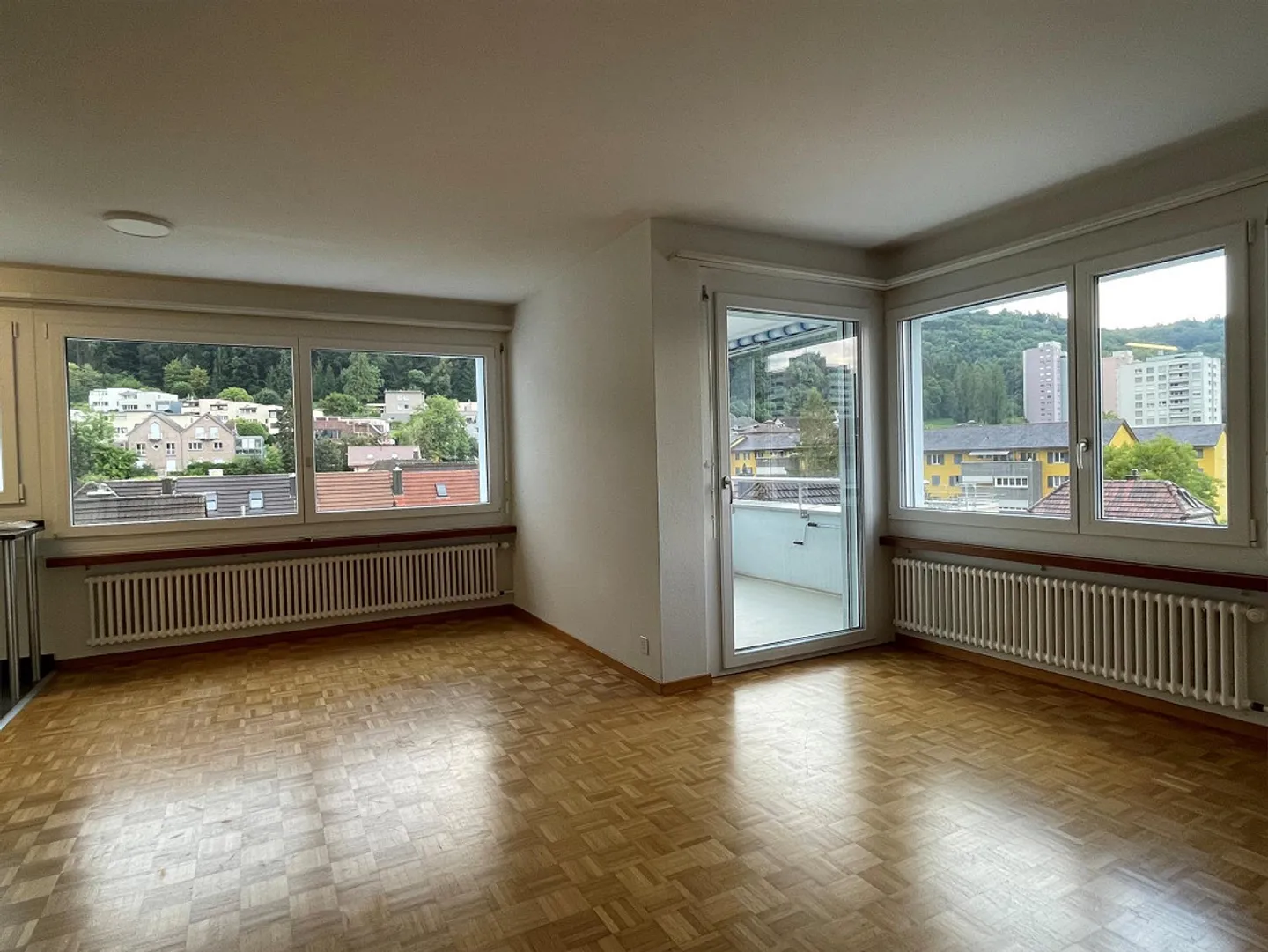 107 m2 superficie abitabile totale | Vicino al centro di Baden - Foto 3 di 10