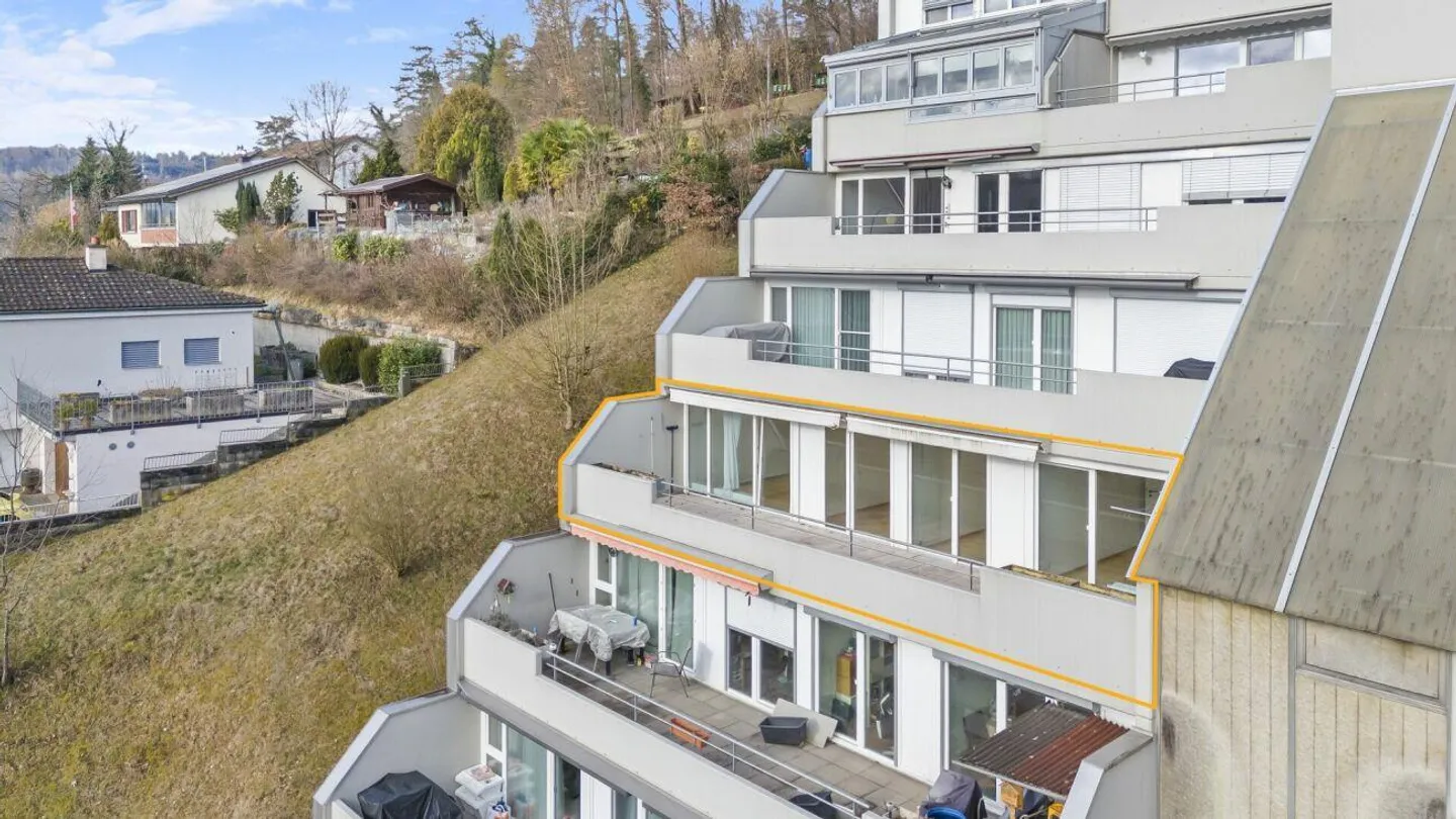 Renovated 4.5-room apartment with spacious balcony, lift and garage... - Photo 12 of 16
