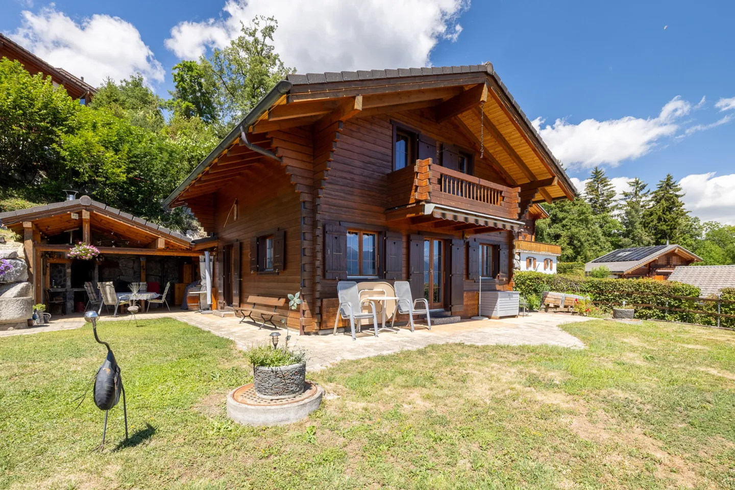 Charming chalet with panoramic view - Photo 1 of 12