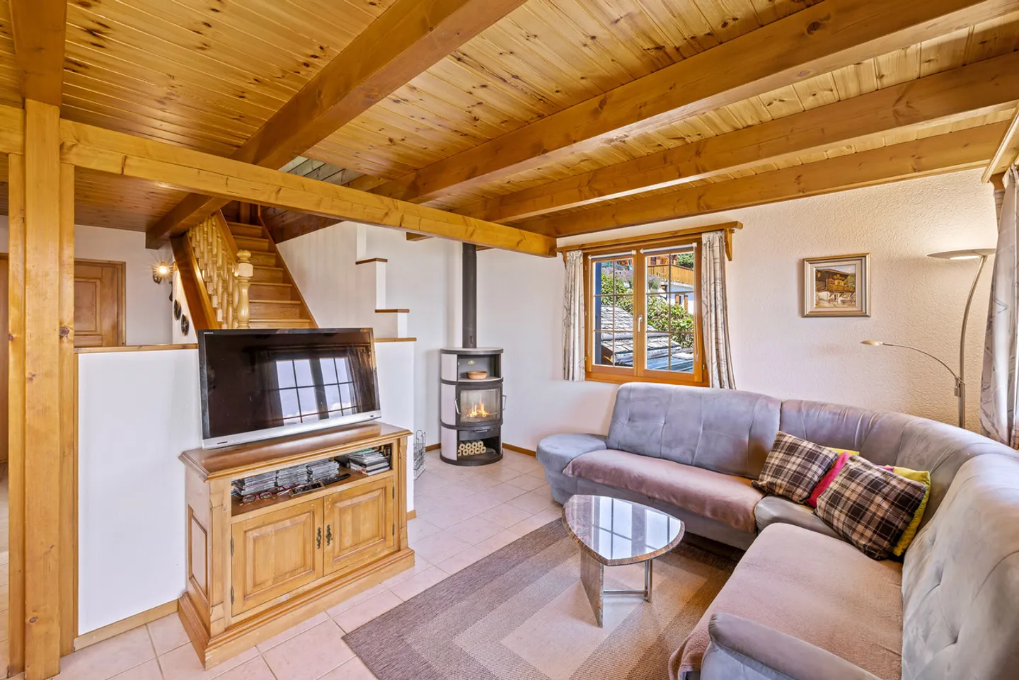 Charming chalet with panoramic view - Photo 3 of 12