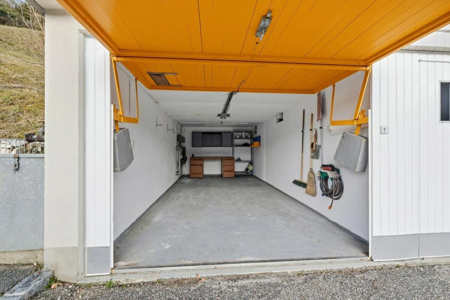 Renovated 4.5-room apartment with spacious balcony, lift and garage... - Photo 15 of 16