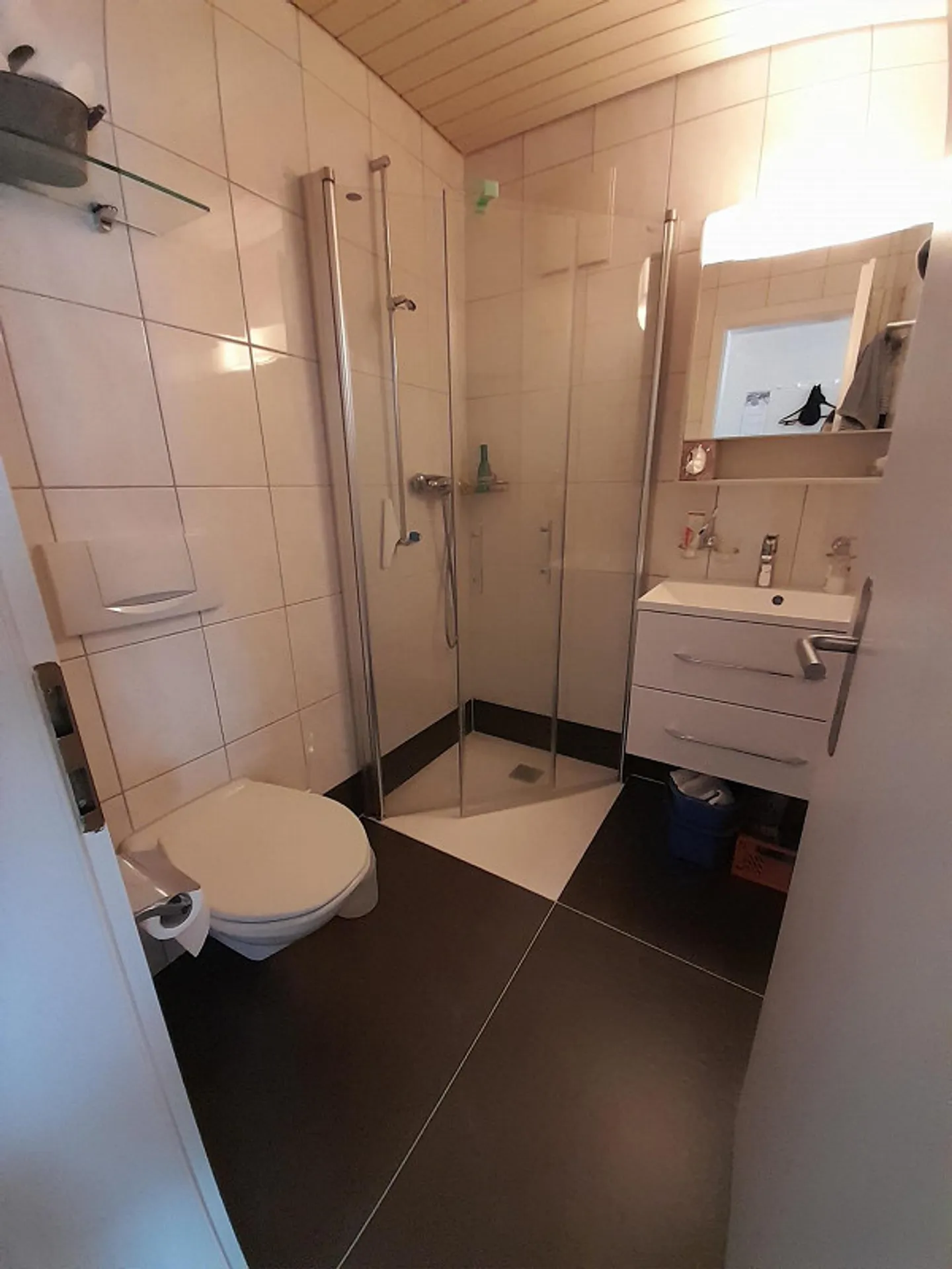 Sunny, furnished studio near Davos Dorf train station - Photo 3 of 5