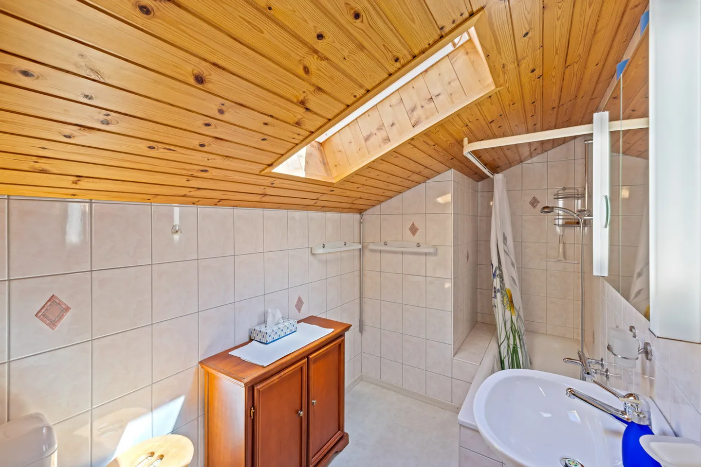 Charming chalet with panoramic view - Photo 6 of 12