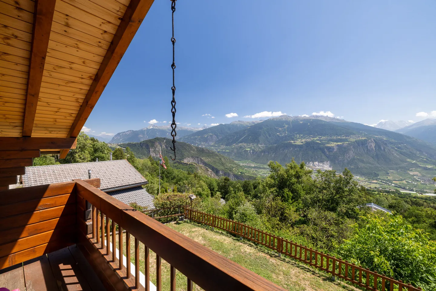 Charming chalet with panoramic view - Photo 8 of 12