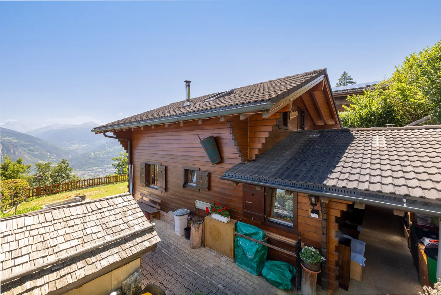 Charming chalet with panoramic view - Photo 10 of 12