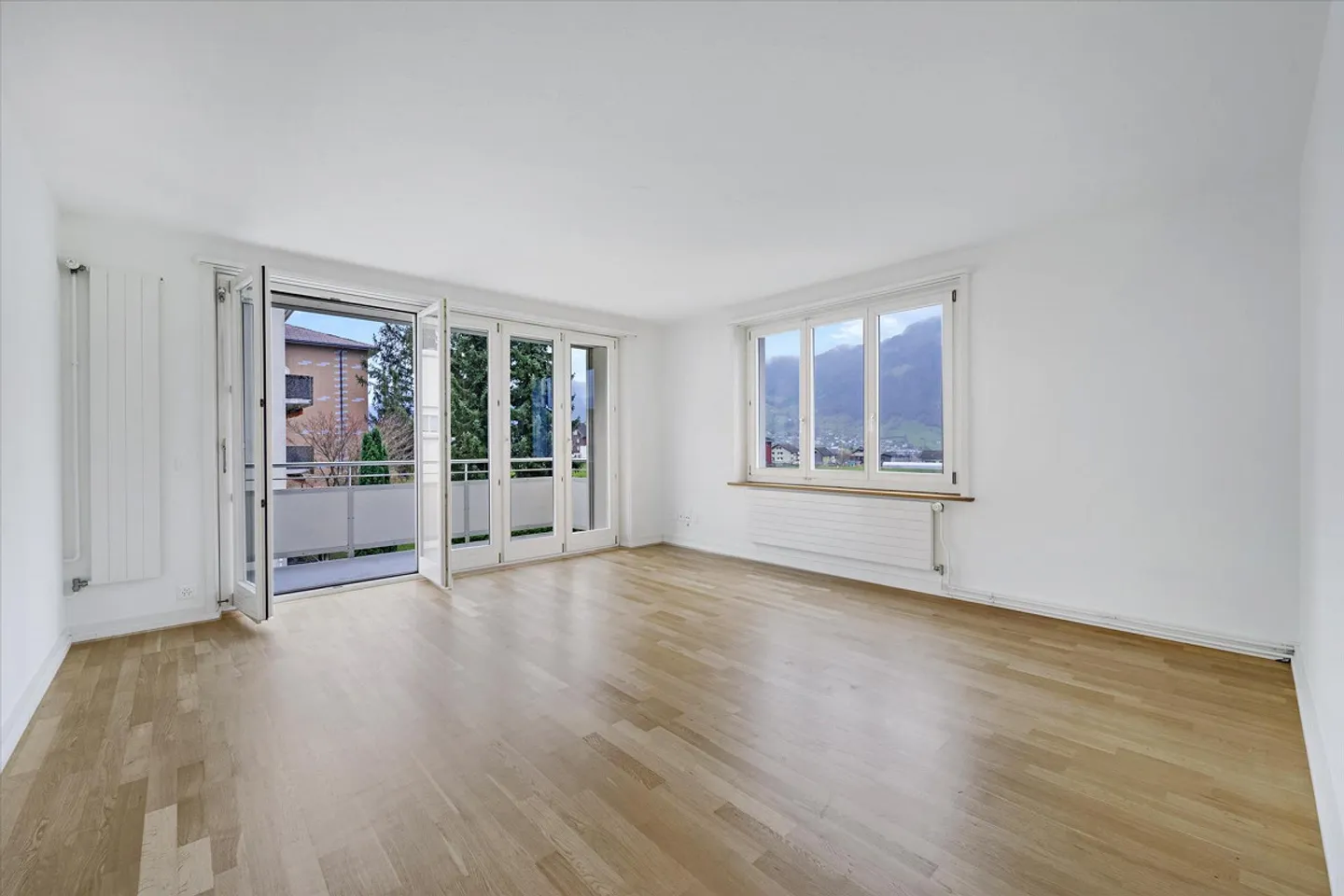 Appartamento spazioso con balcone - Foto 1 di 10