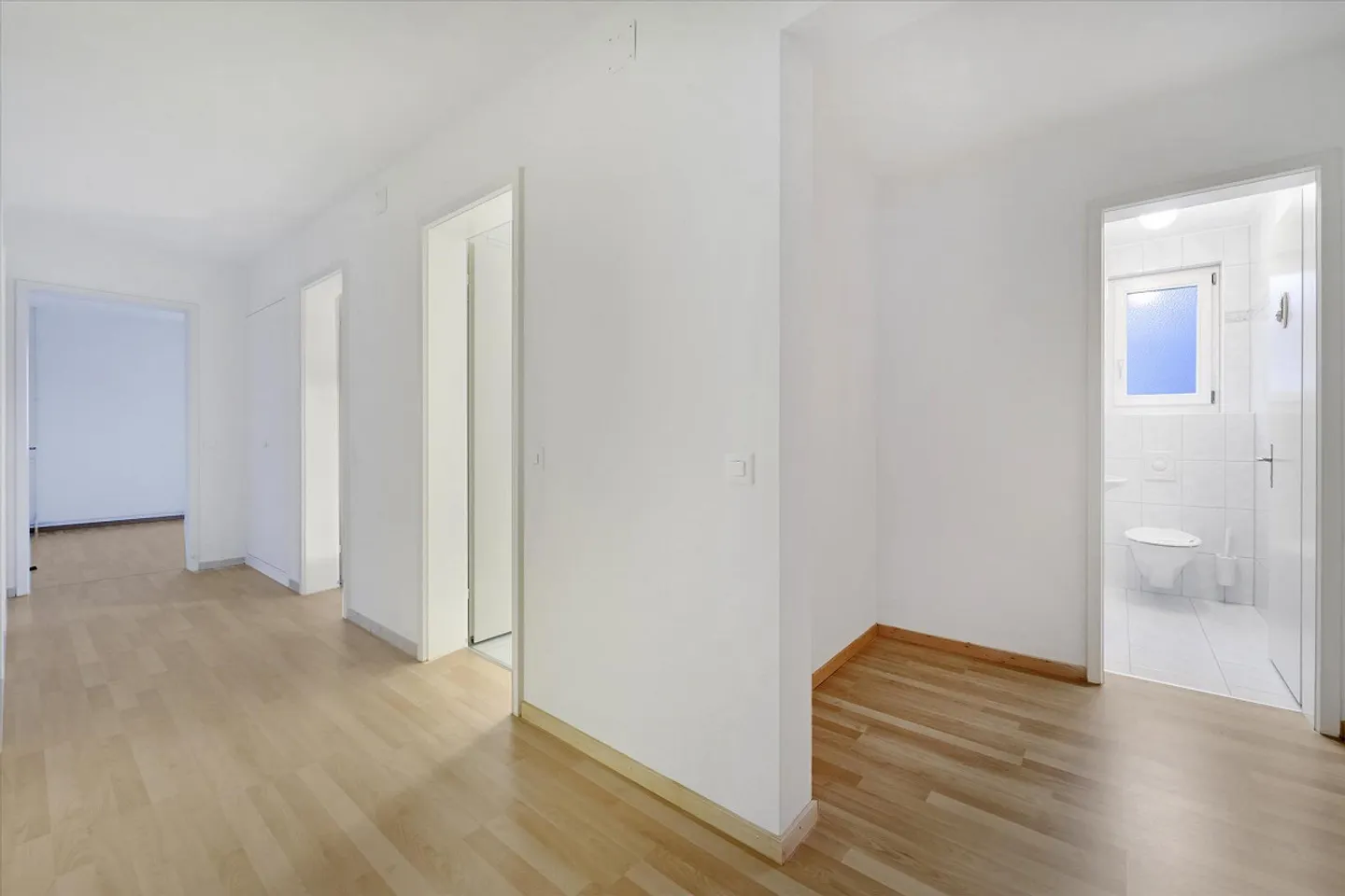 Appartamento spazioso con balcone - Foto 8 di 10