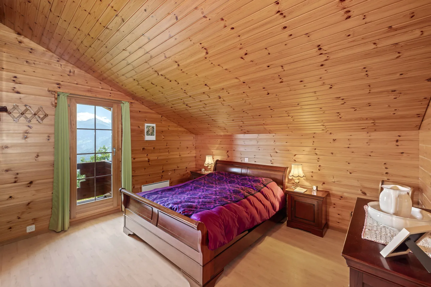 Charming chalet with panoramic view - Photo 11 of 12