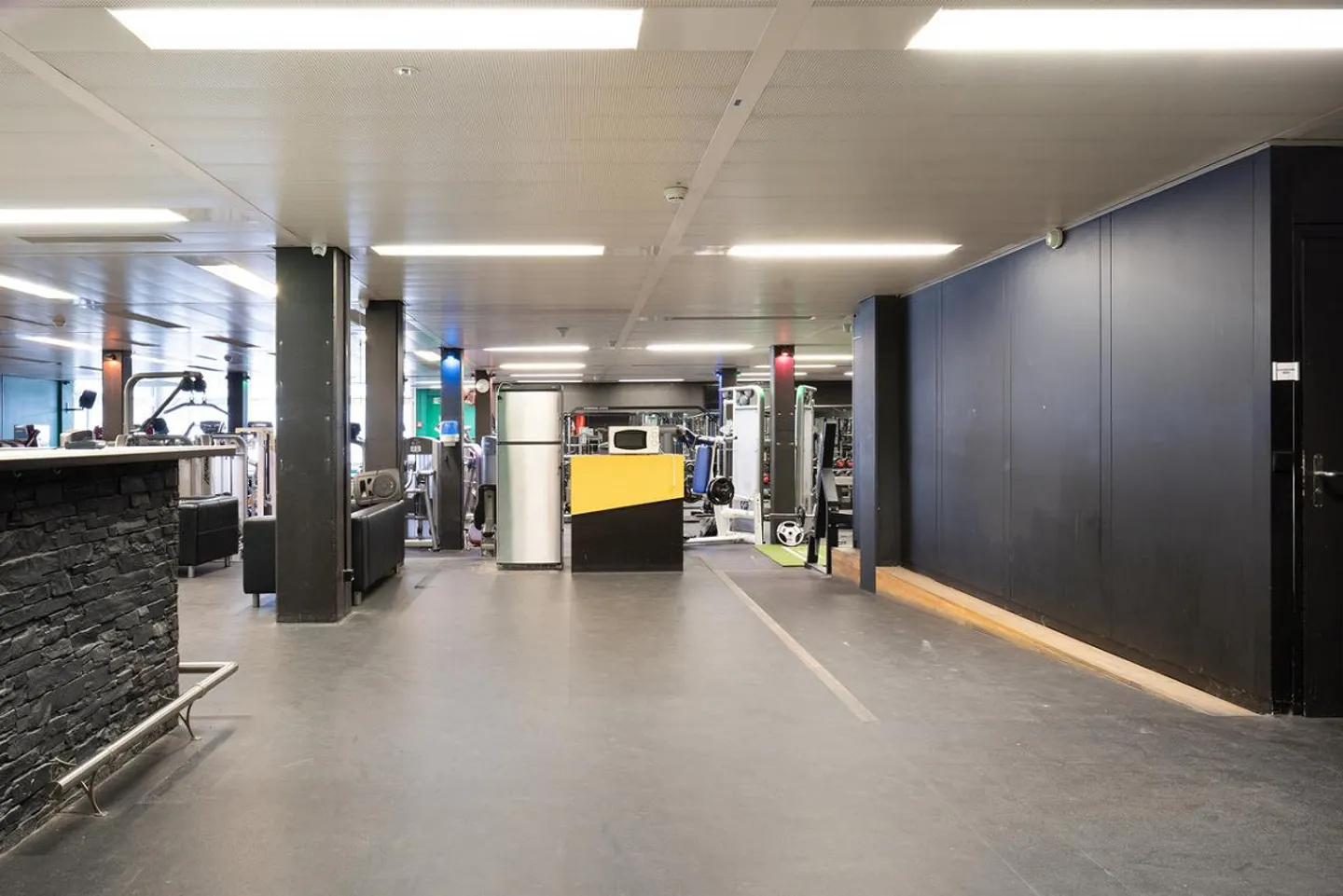 Spazio commerciale con luce naturale e molte possibilità di circa 750 m²! - Foto 4 di 4