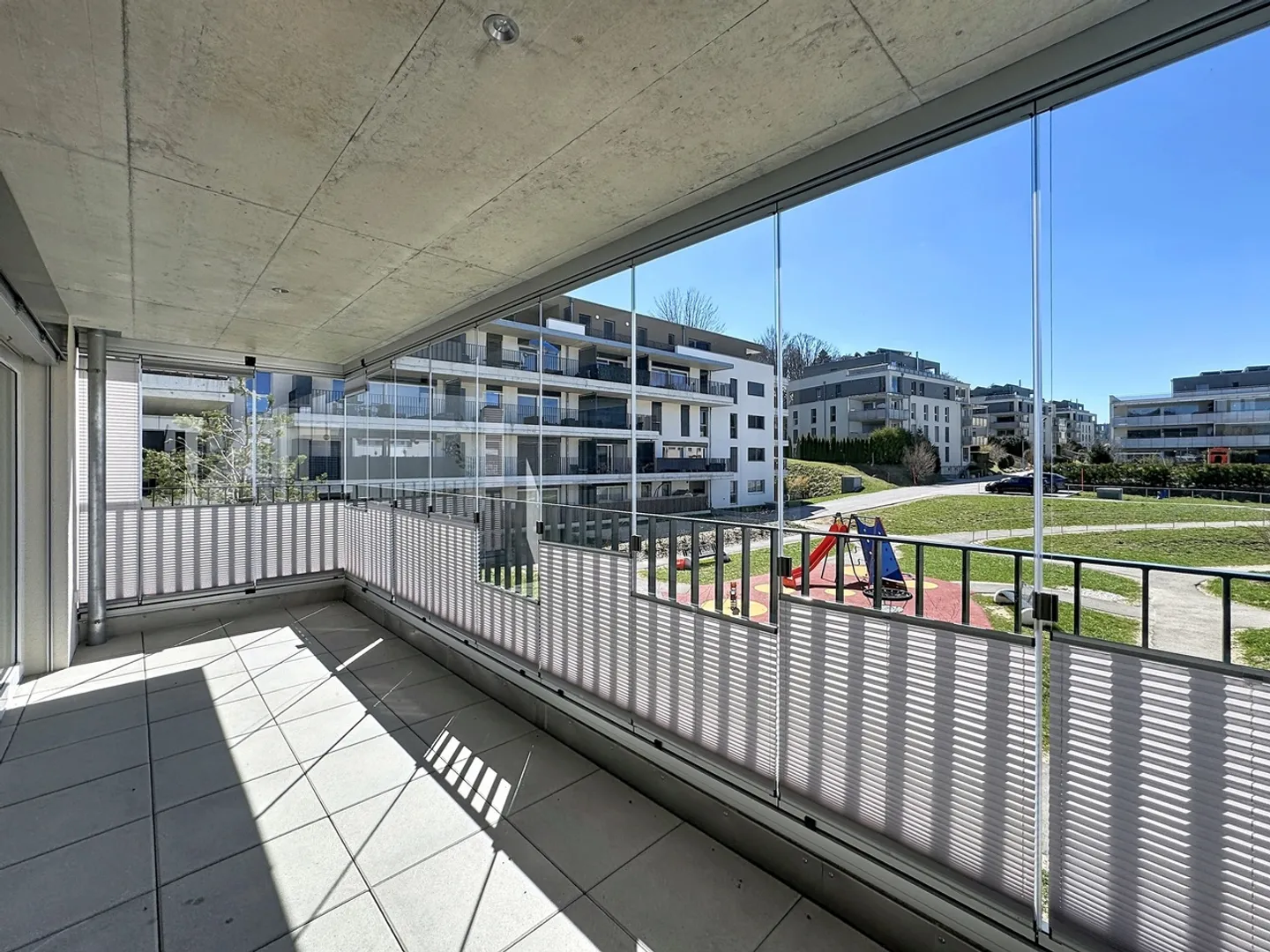 4.5-room attic apartment with large balcony/terrace - Photo 4 of 13