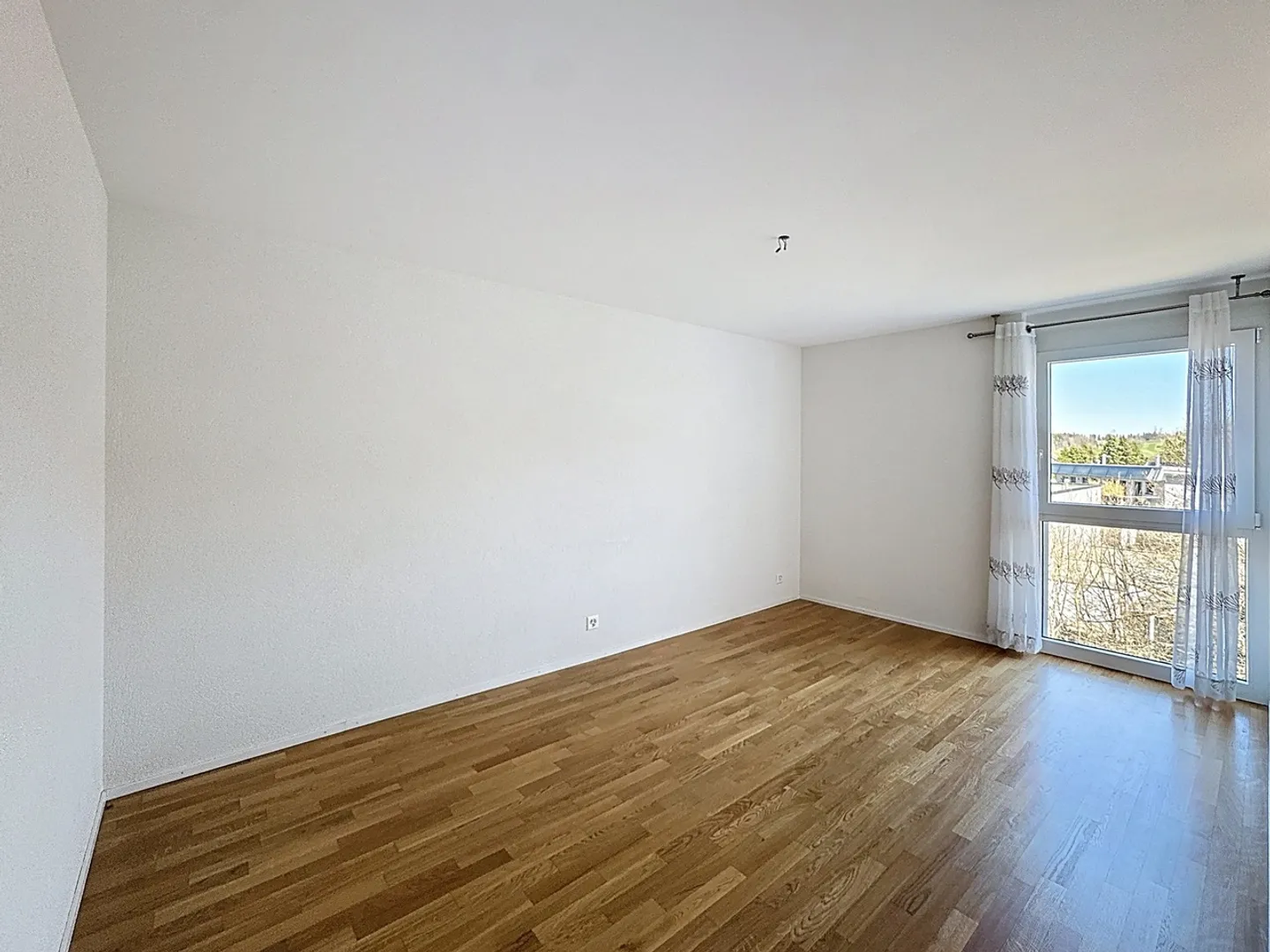 4.5-room attic apartment with large balcony/terrace - Photo 5 of 13