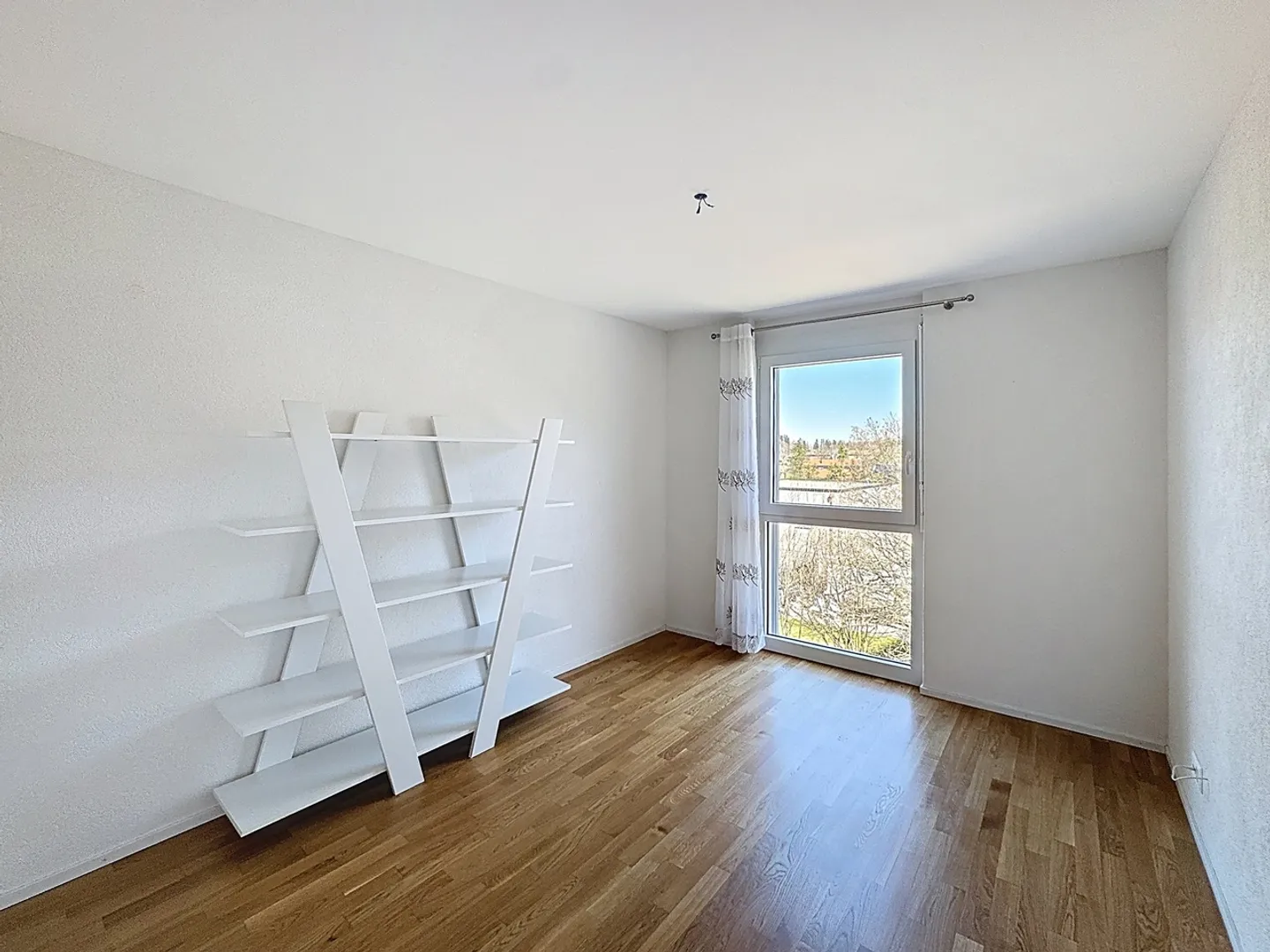 4.5-room attic apartment with large balcony/terrace - Photo 6 of 13