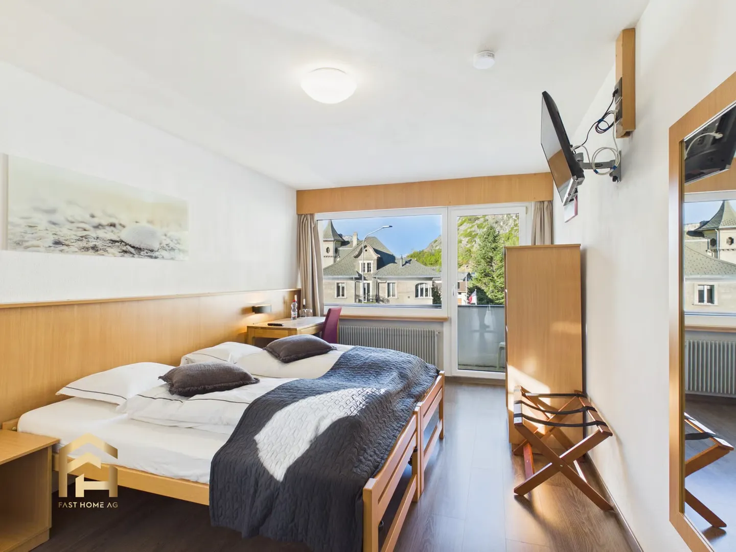 Profitable hotel with ongoing business operations in Valais - Photo 2 of 13