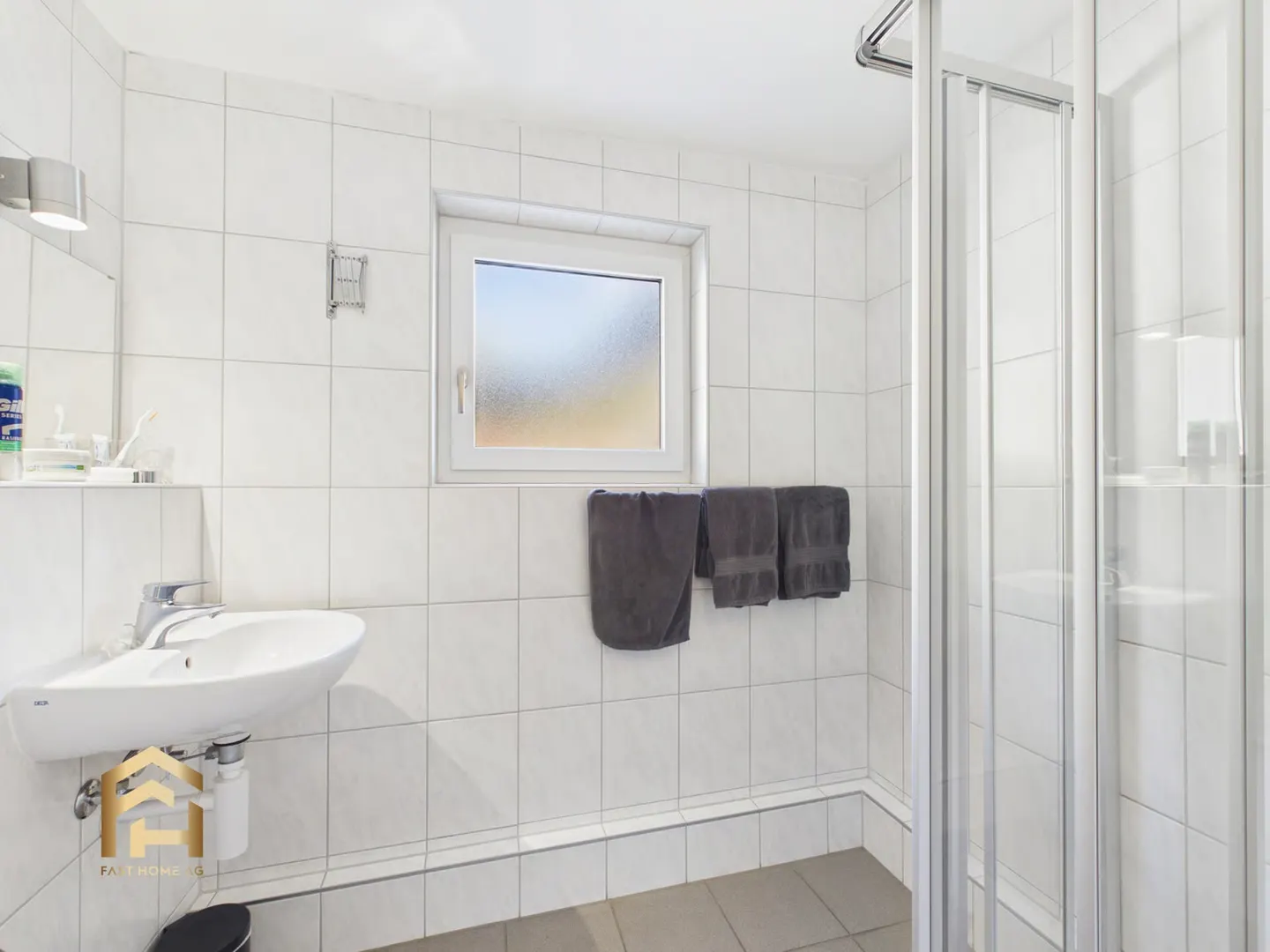 Profitable hotel with ongoing business operations in Valais - Photo 7 of 13