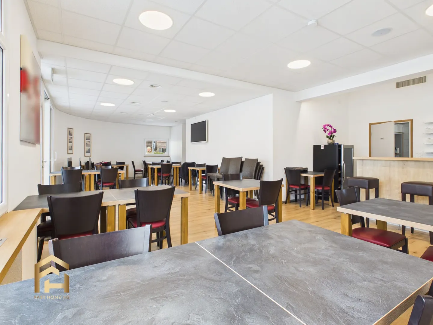 Profitable hotel with ongoing business operations in Valais - Photo 13 of 13