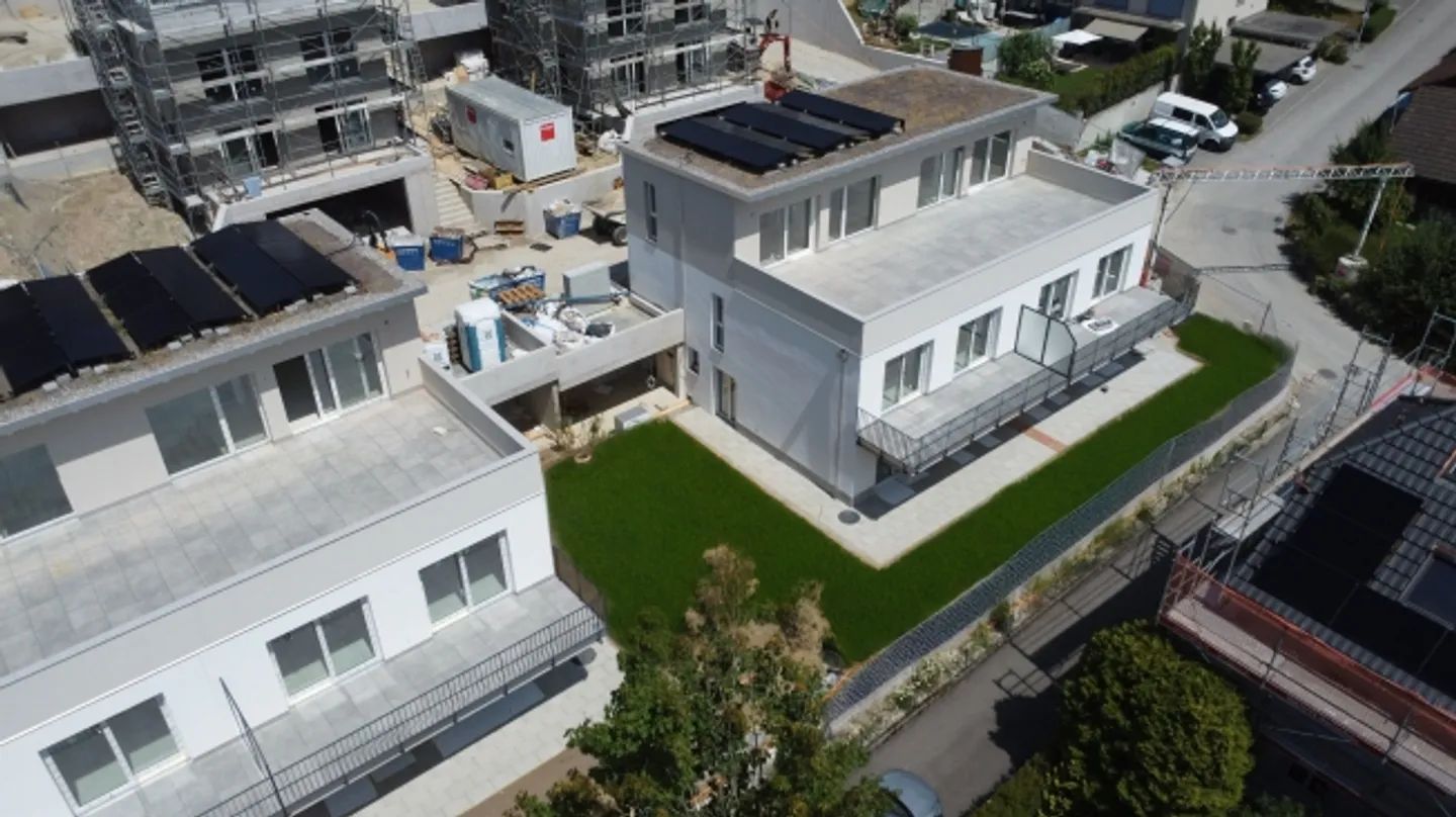 L'eleganza incontra la natura Casa bifamiliare moderna di 5,5 stanze nel verde - Foto 11 di 13