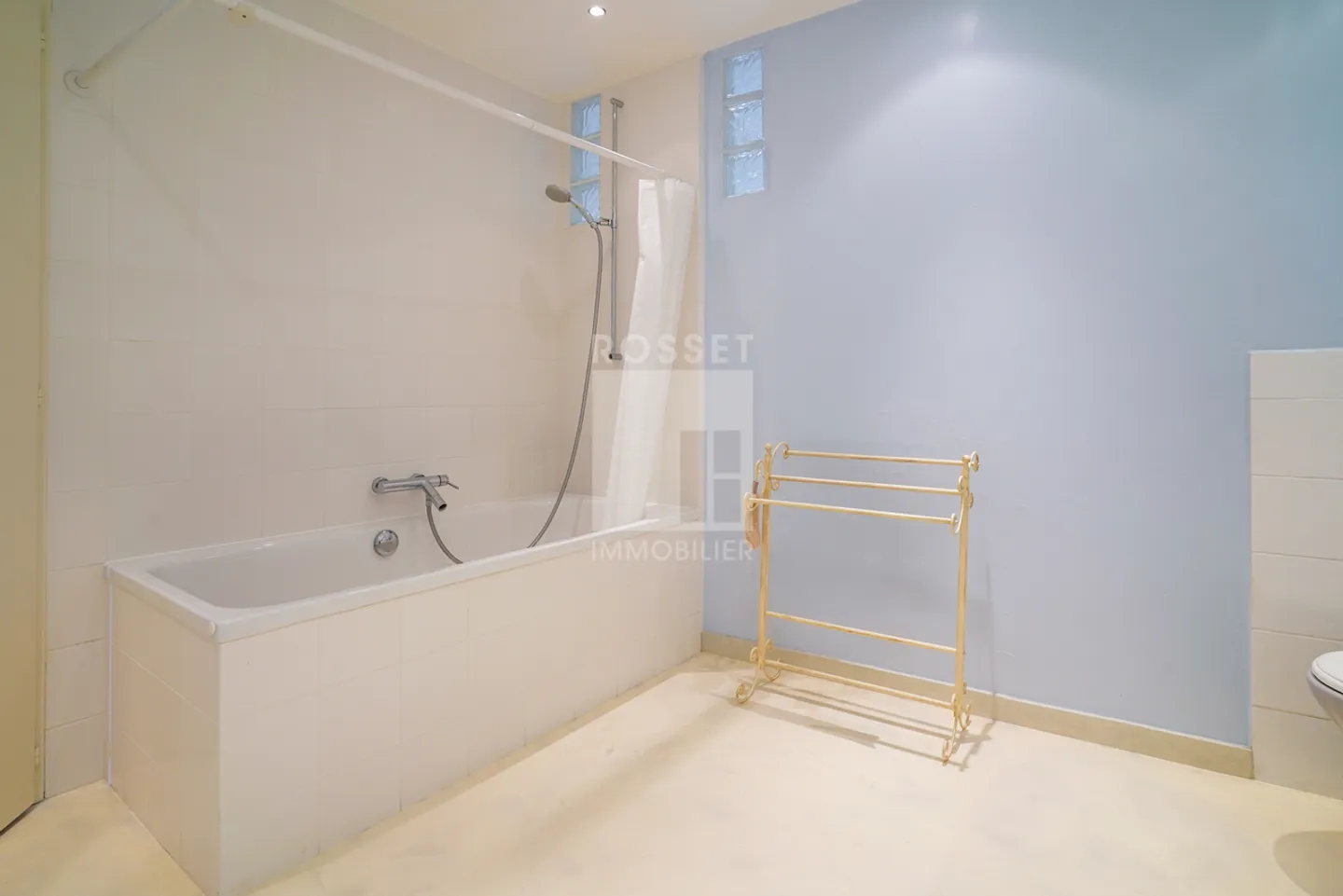 Bell'appartamento con grande terrazza nel cuore dei Trois Chênes - Foto 12 di 14