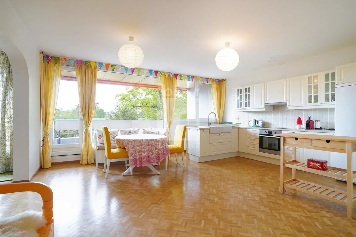 Bell'appartamento con grande terrazza nel cuore dei Trois Chênes - Foto 4 di 14