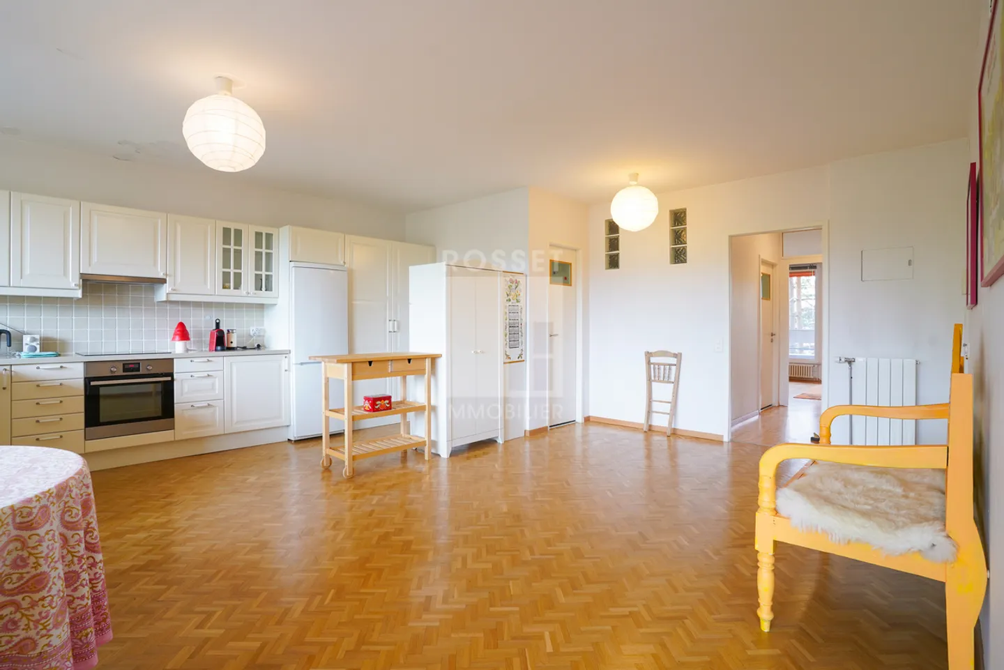 Bell'appartamento con grande terrazza nel cuore dei Trois Chênes - Foto 5 di 14