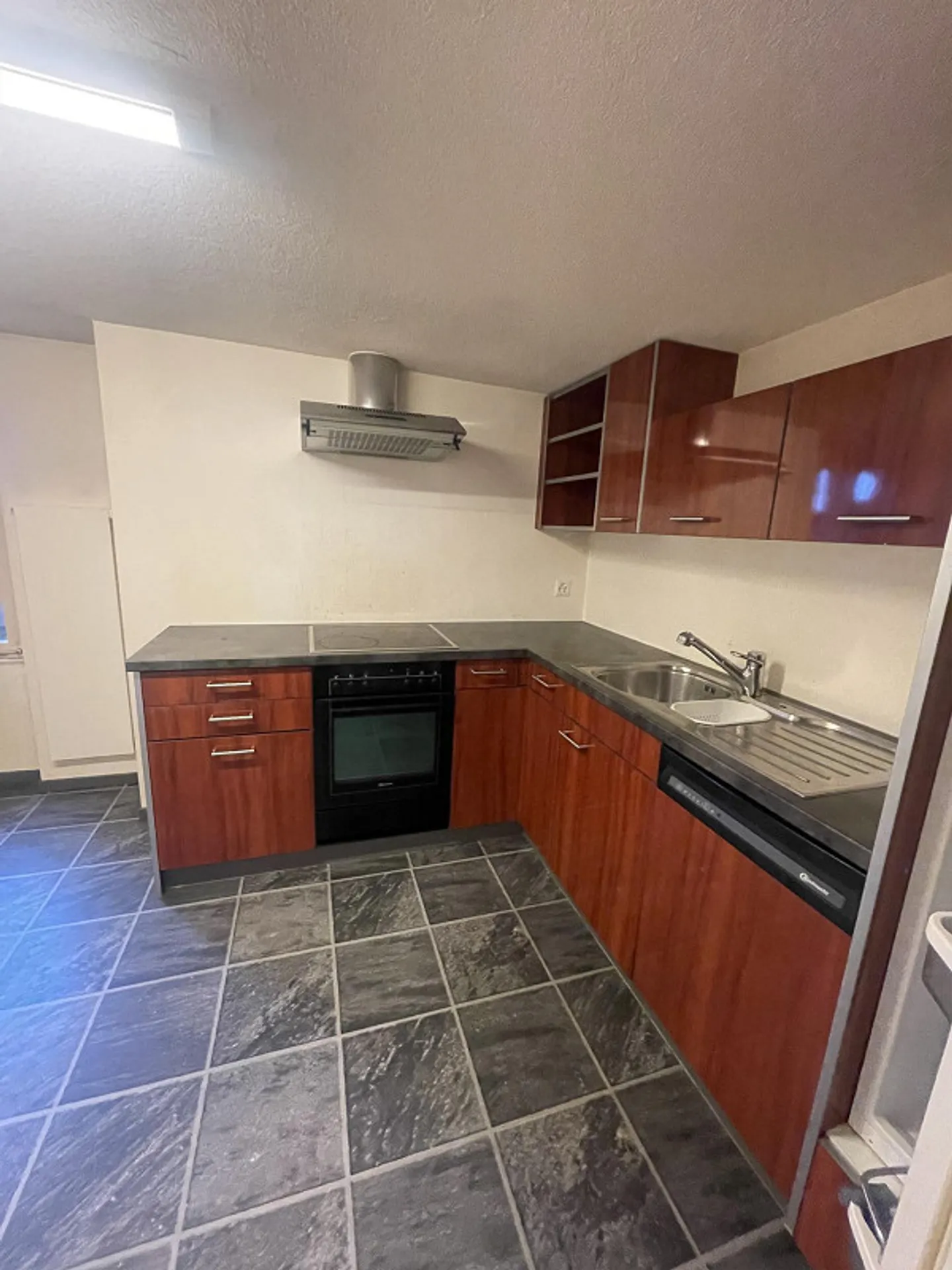 Attraente appartamento di 2 1/2 locali con accesso al lago - Foto 3 di 11