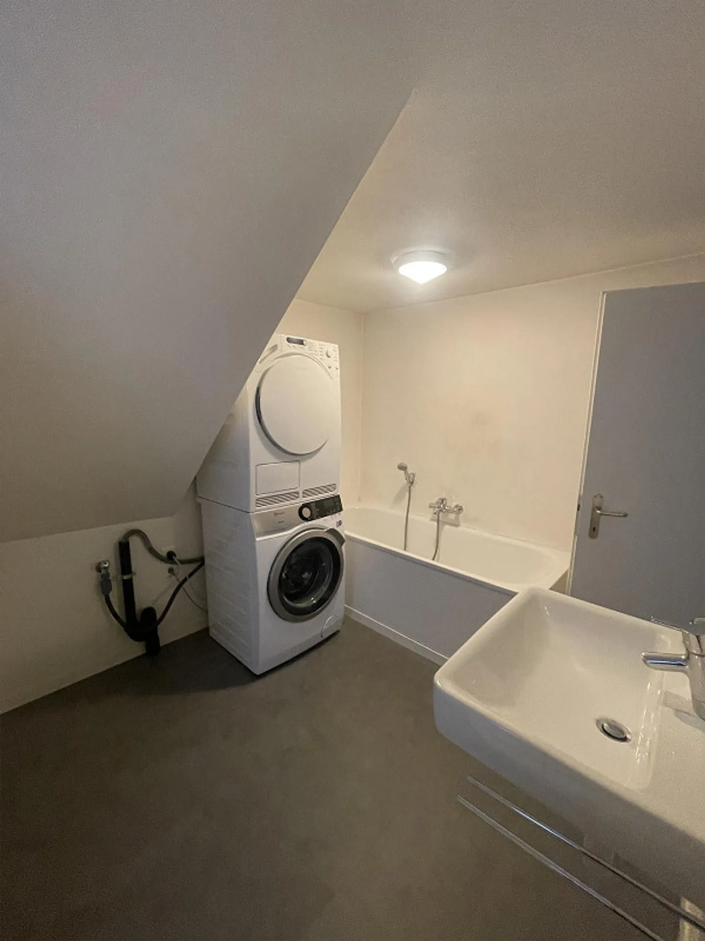 Attraente appartamento di 2 1/2 locali con accesso al lago - Foto 10 di 11