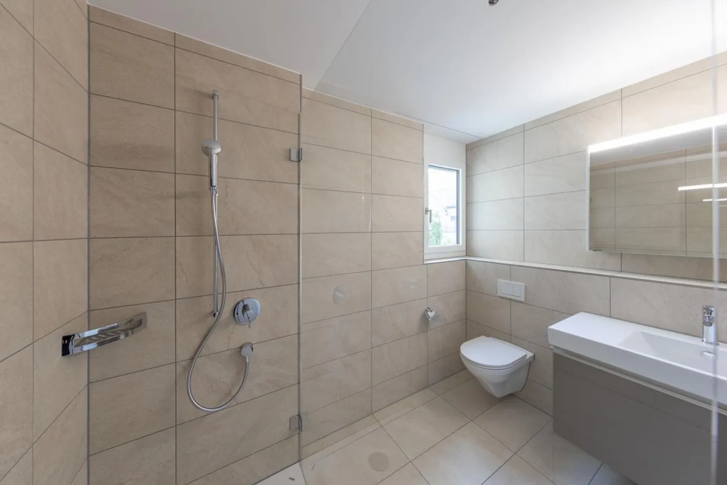 Neuwertige helle Wohnung - Foto 5 von 9