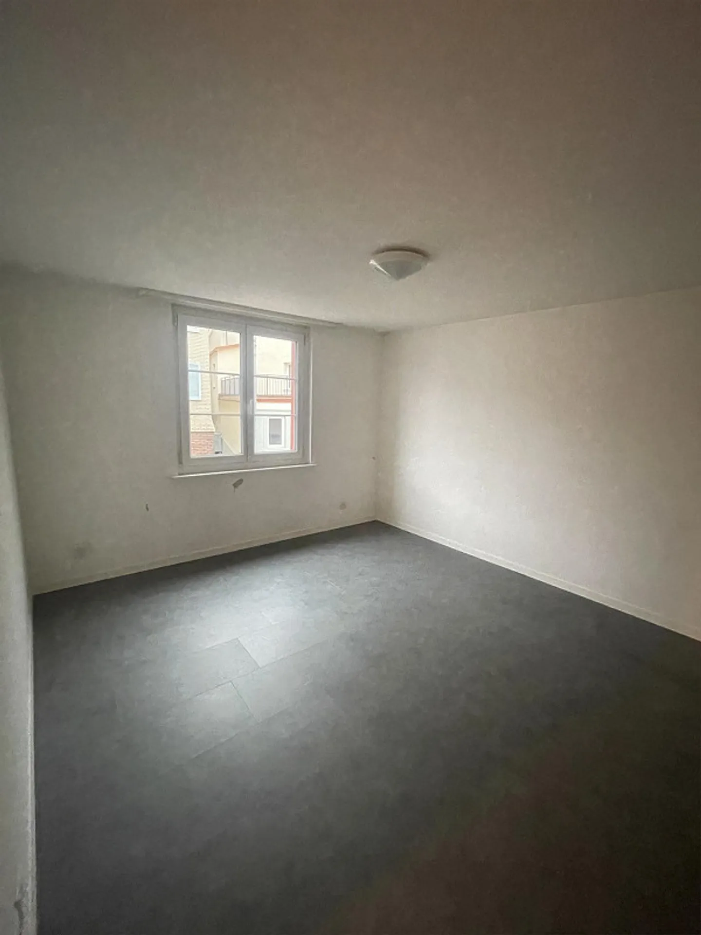 Attraente appartamento di 2 1/2 locali con accesso al lago - Foto 8 di 11